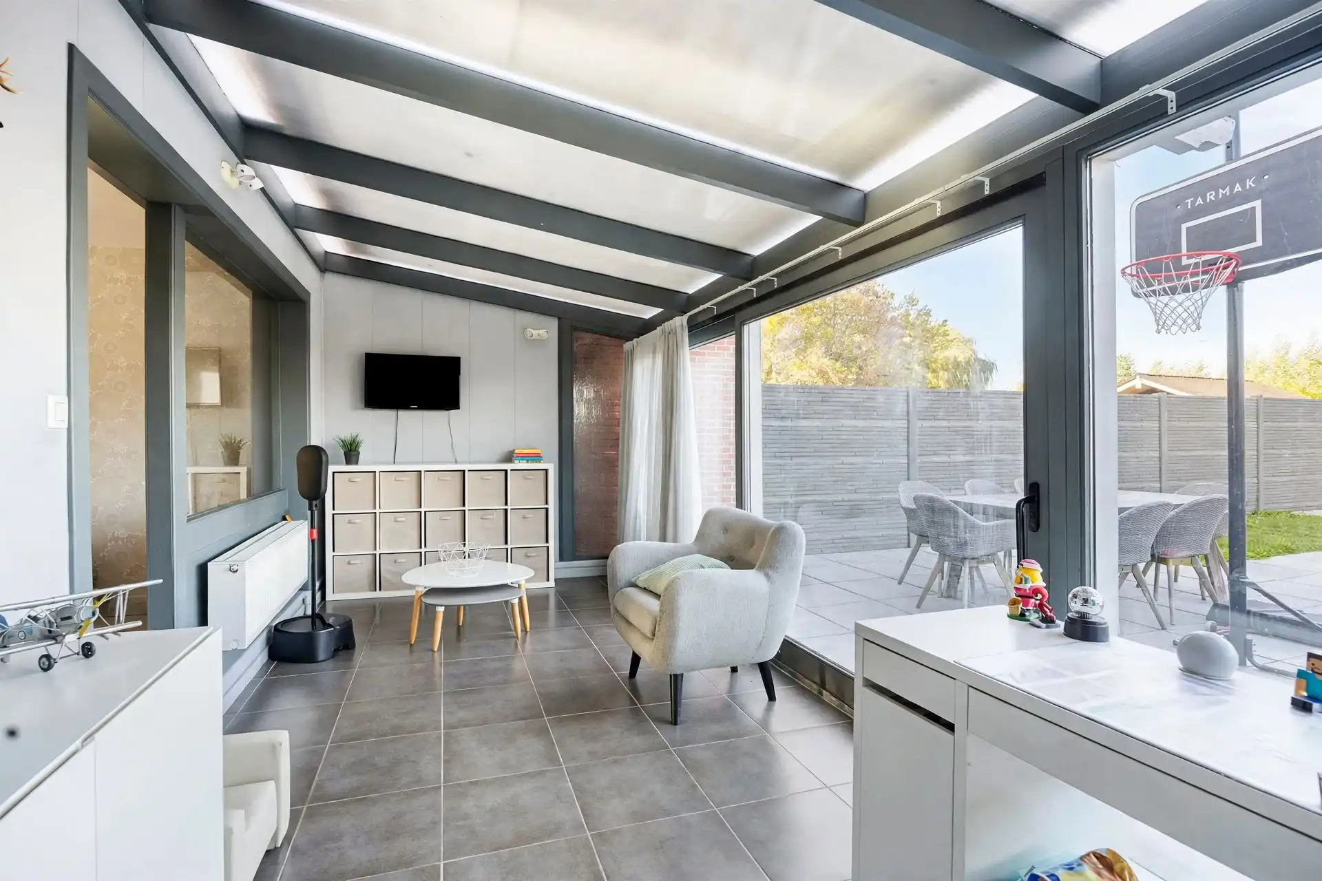 Instapklare woning met 2/3 slpk's in doodlopende straat! foto 8
