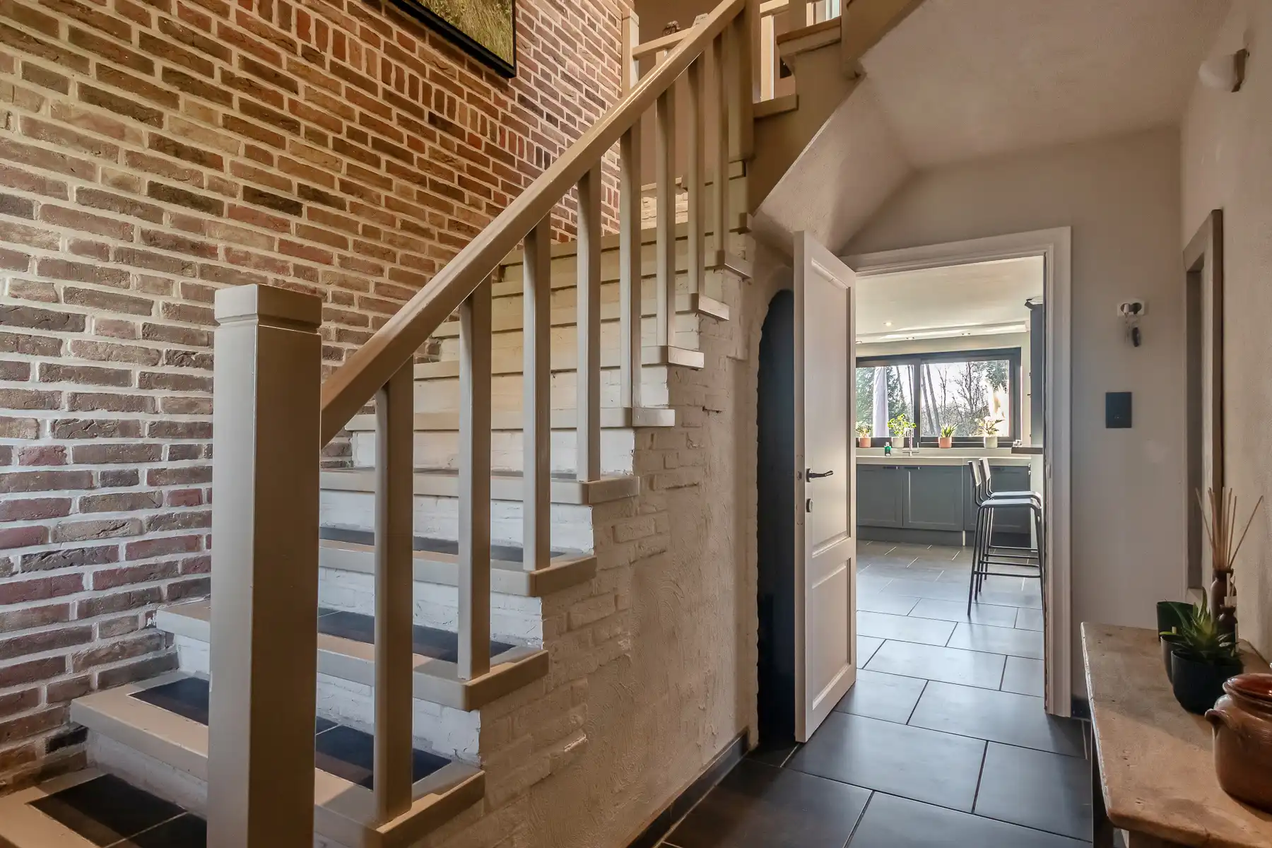 Instapklare woning met 4 slaapkamers op zuid-gericht perceel foto 2