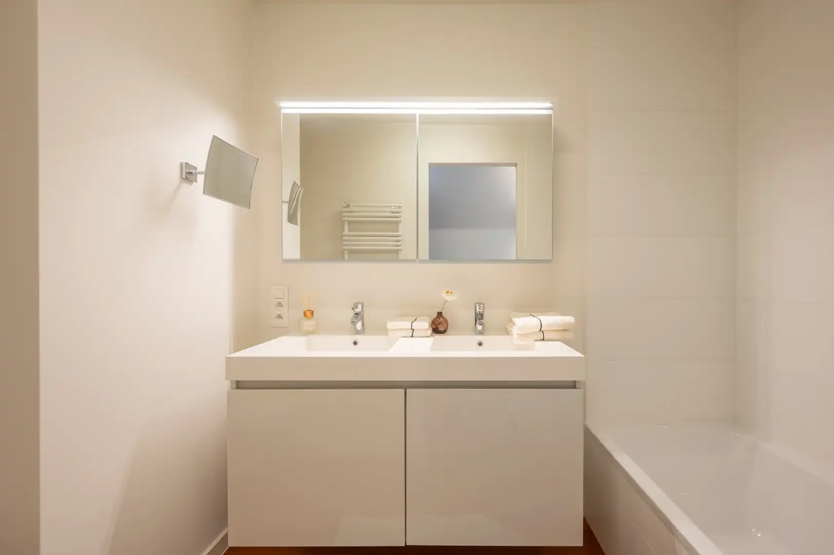 Lichtrijk 2-slaapkamer appartement met open zicht over het Abraham Hansplein. foto 23