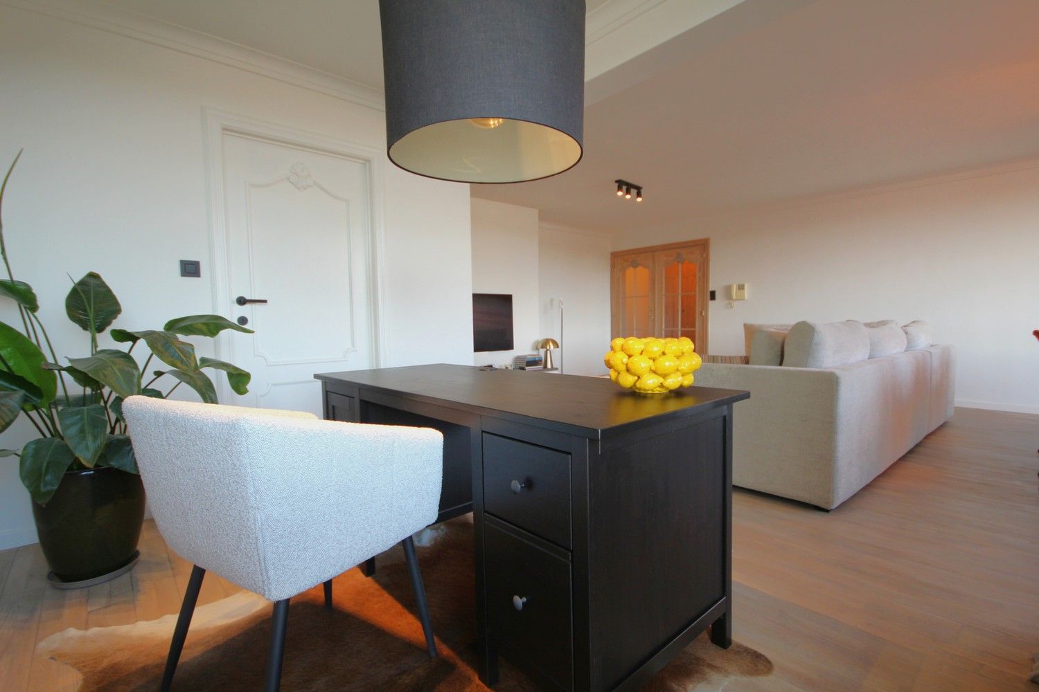 Vernieuwd appartement met 2 slaapkamers, garage en kelder in het centrum foto 10