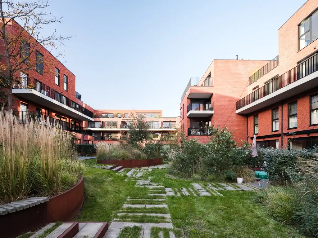 Ruim en lichtrijk dakappartement met twee slaapkamers, bureau en royaal zonneterras in de dynamische omgeving van de Nieuwe Voorhaven. foto 9