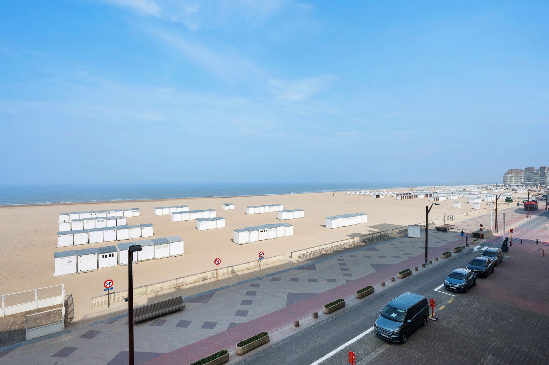 Instapklaar appartement met frontaal zeezicht nabij Casino foto 17