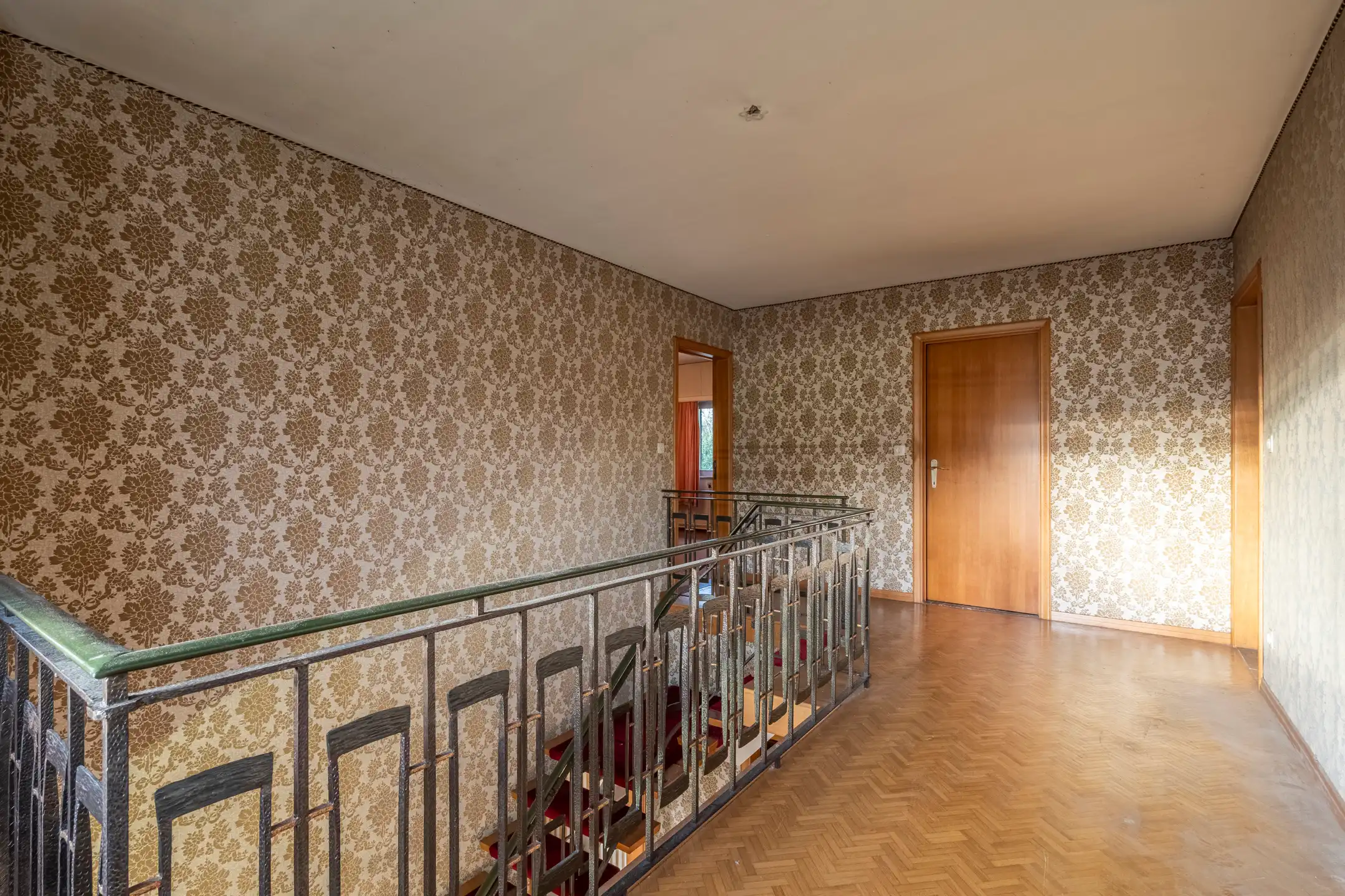 Te renoveren villa met weiland en verkavelingspotentieel foto 10