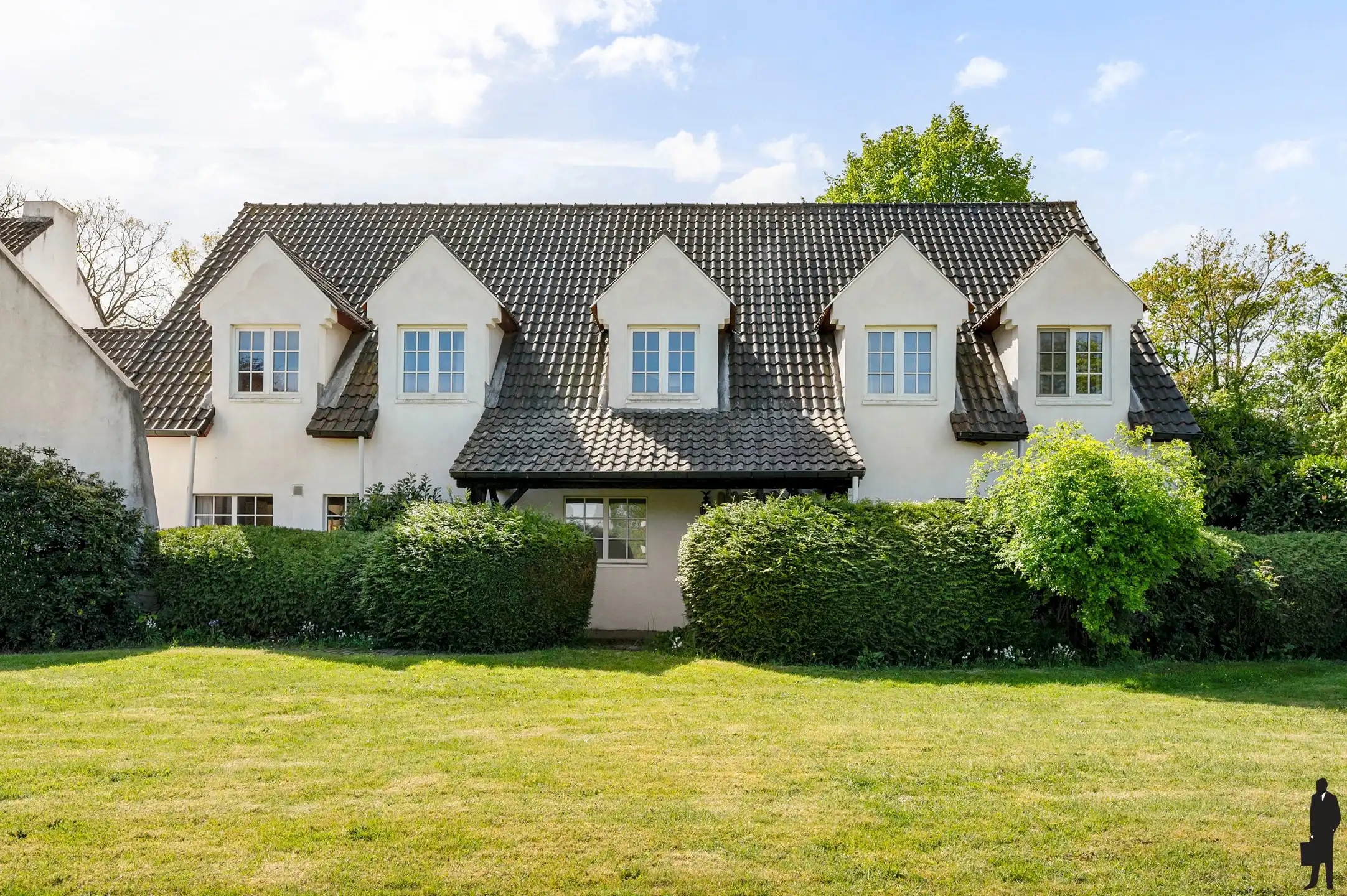 Uniek landhuis met ruim bijgebouw op riant perceel van 4.855 m², pal zuid georiënteerd foto 2
