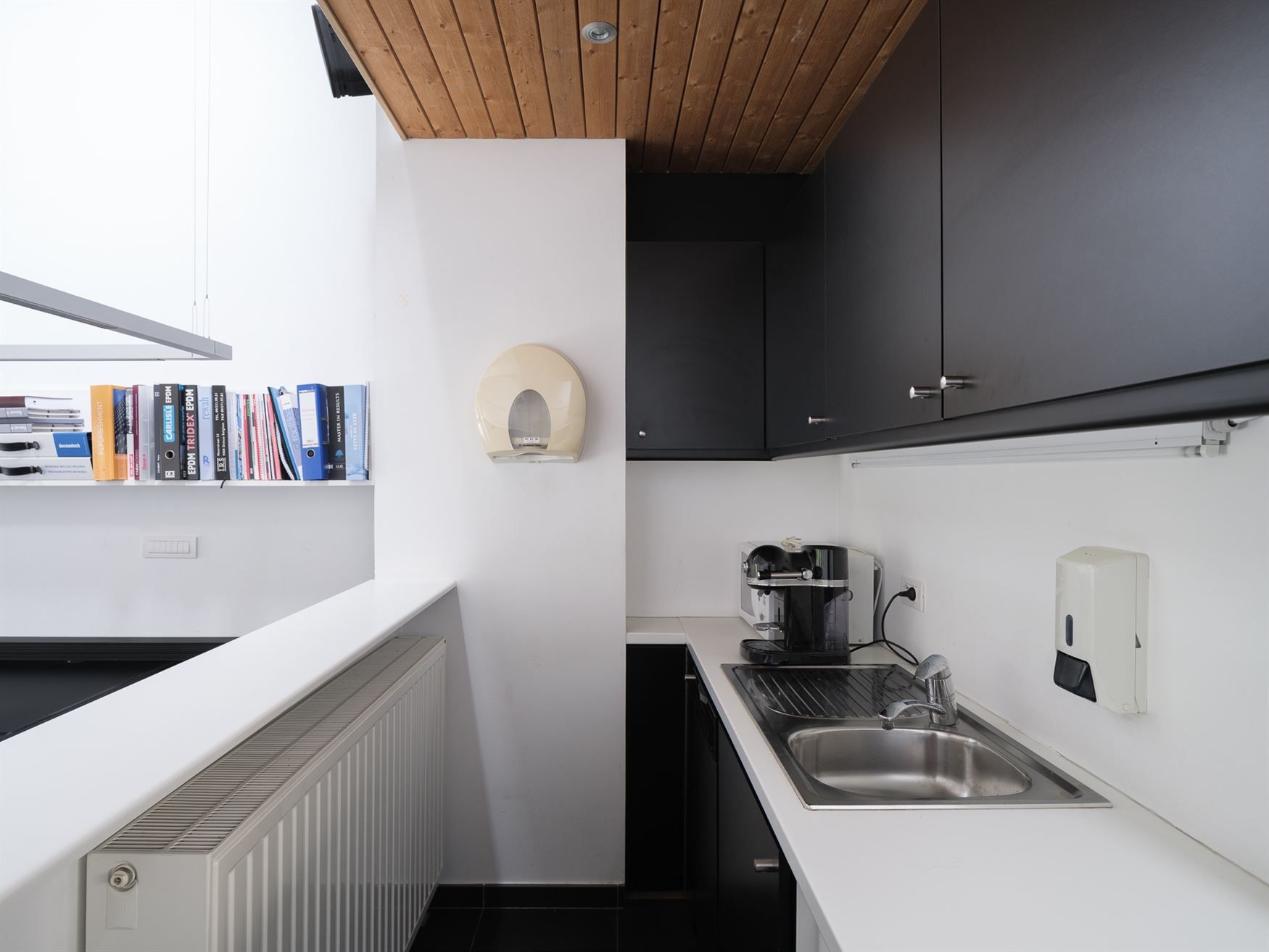 Woning met kantoor, parking en tuin foto 7