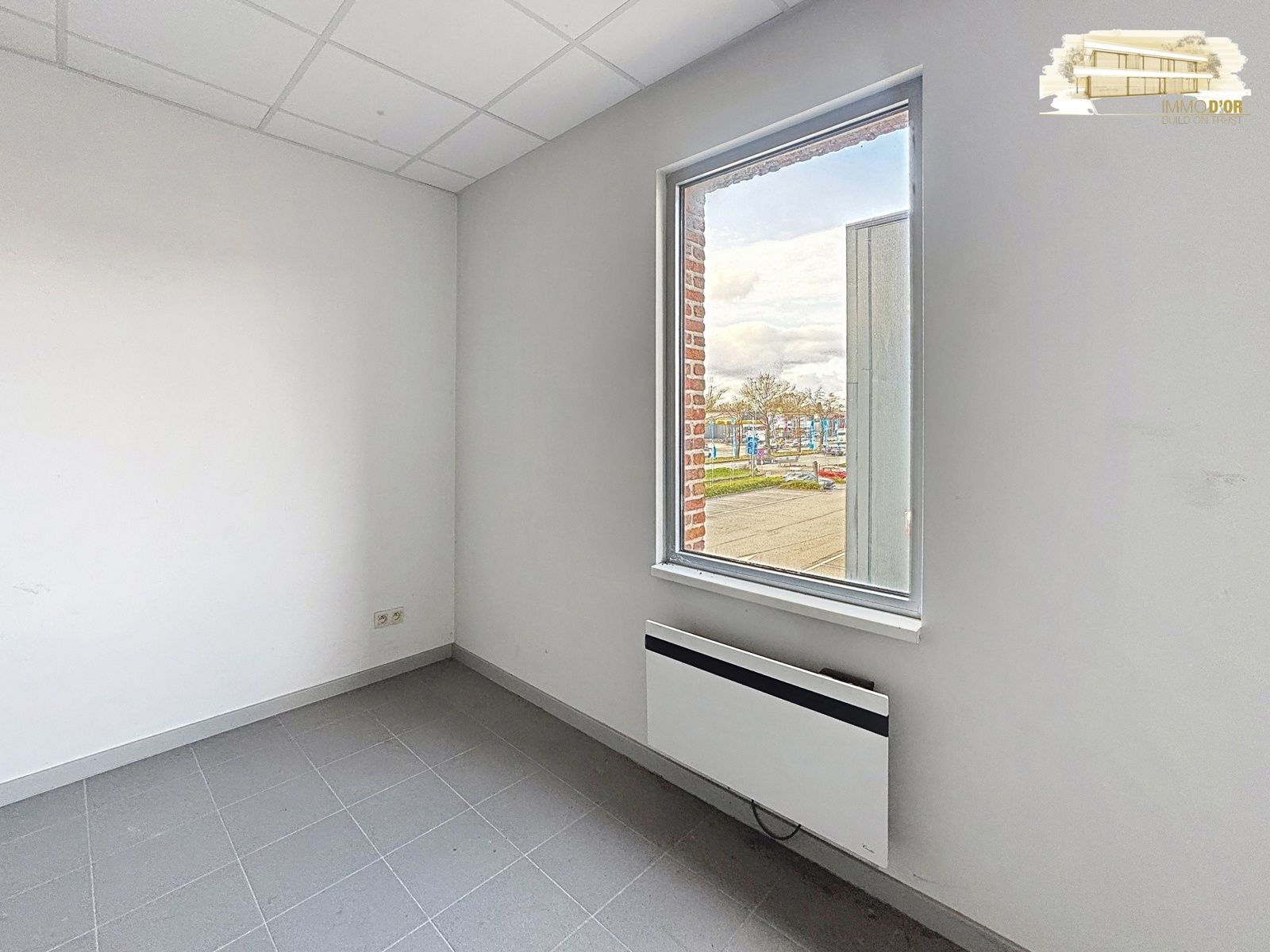 POLYVALENTE COMMERCIELE/KANTOOR RUIMTE MET RUIME PARKING foto 12
