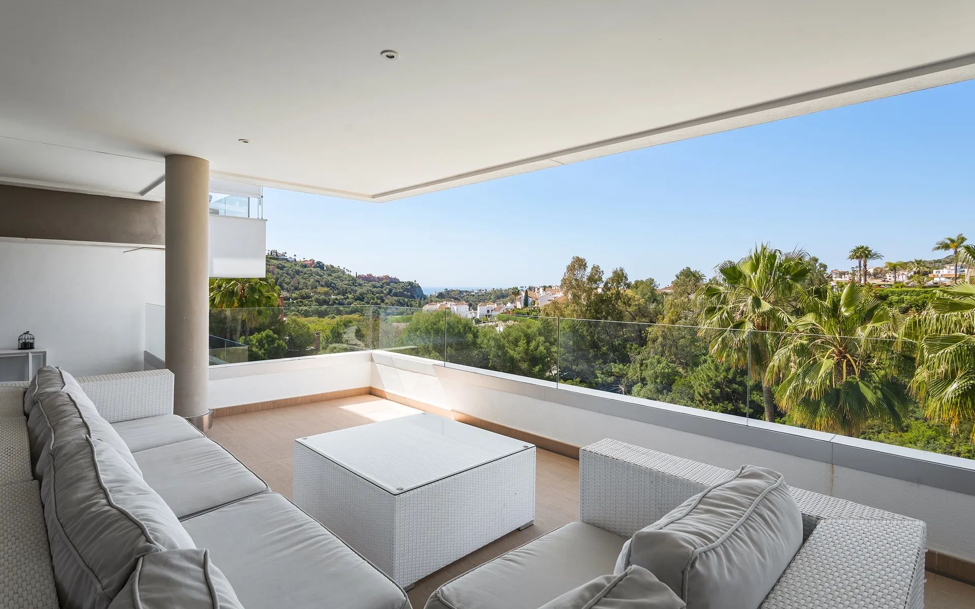 Exclusief wonen met panoramisch uitzicht: luxe appartement in Benahavis foto 16