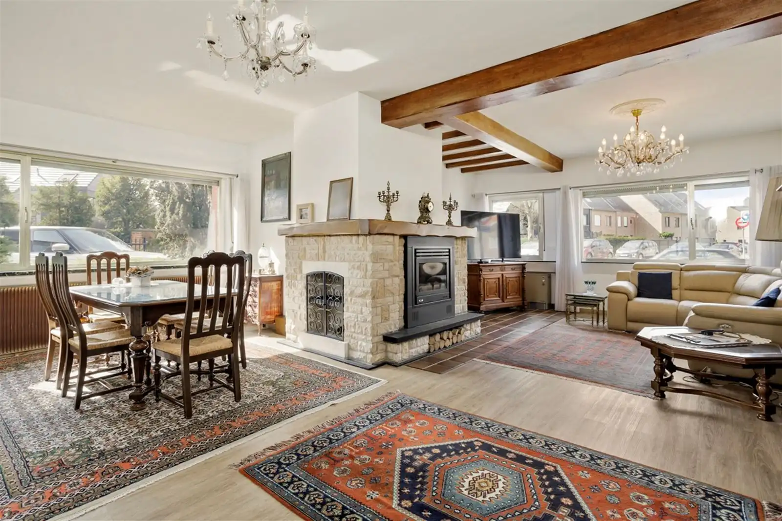 Woning met 3-slpks en inpandige garage foto 2