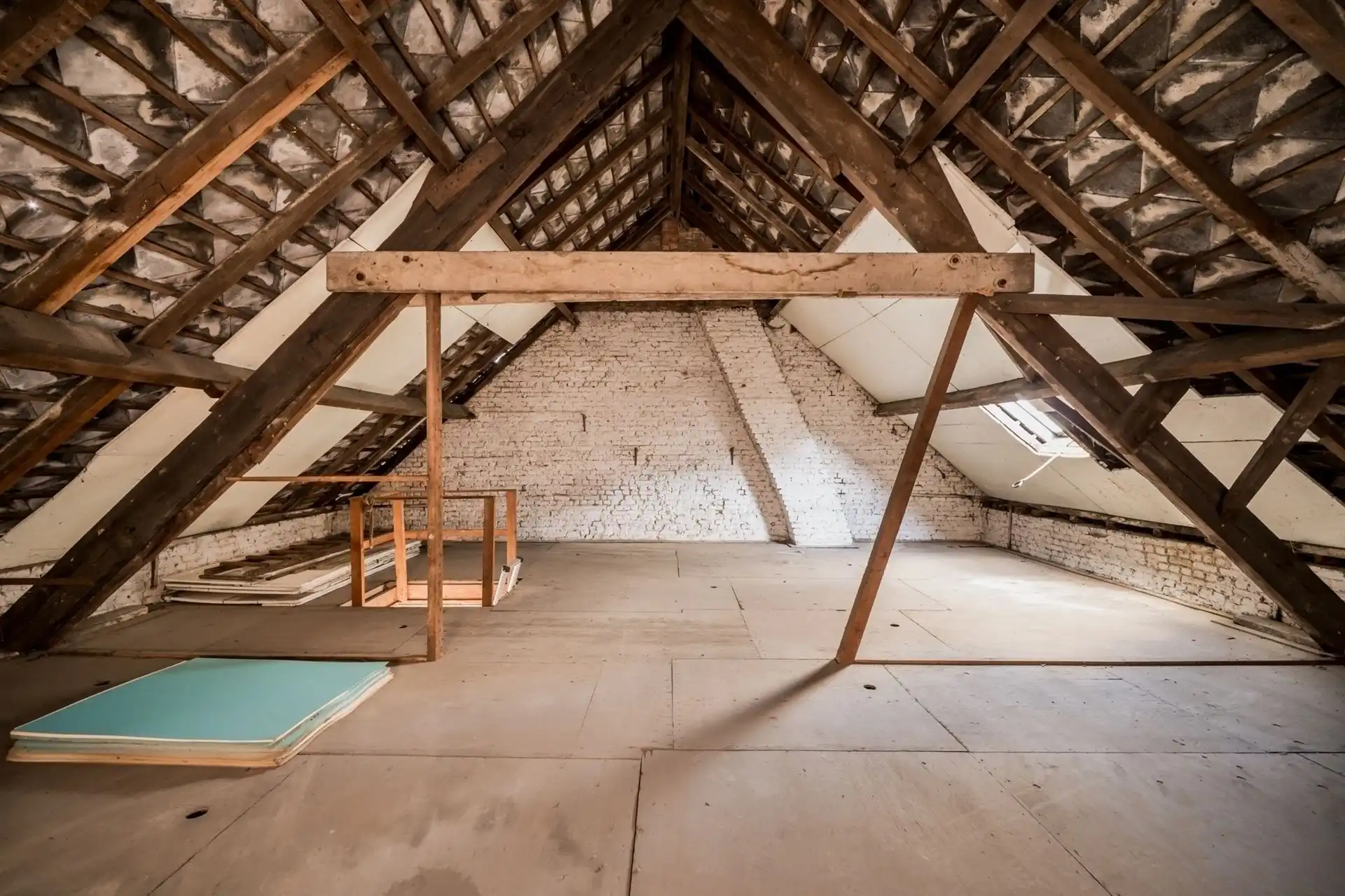 Te renoveren woning met 4 slpks en tuin. foto 17