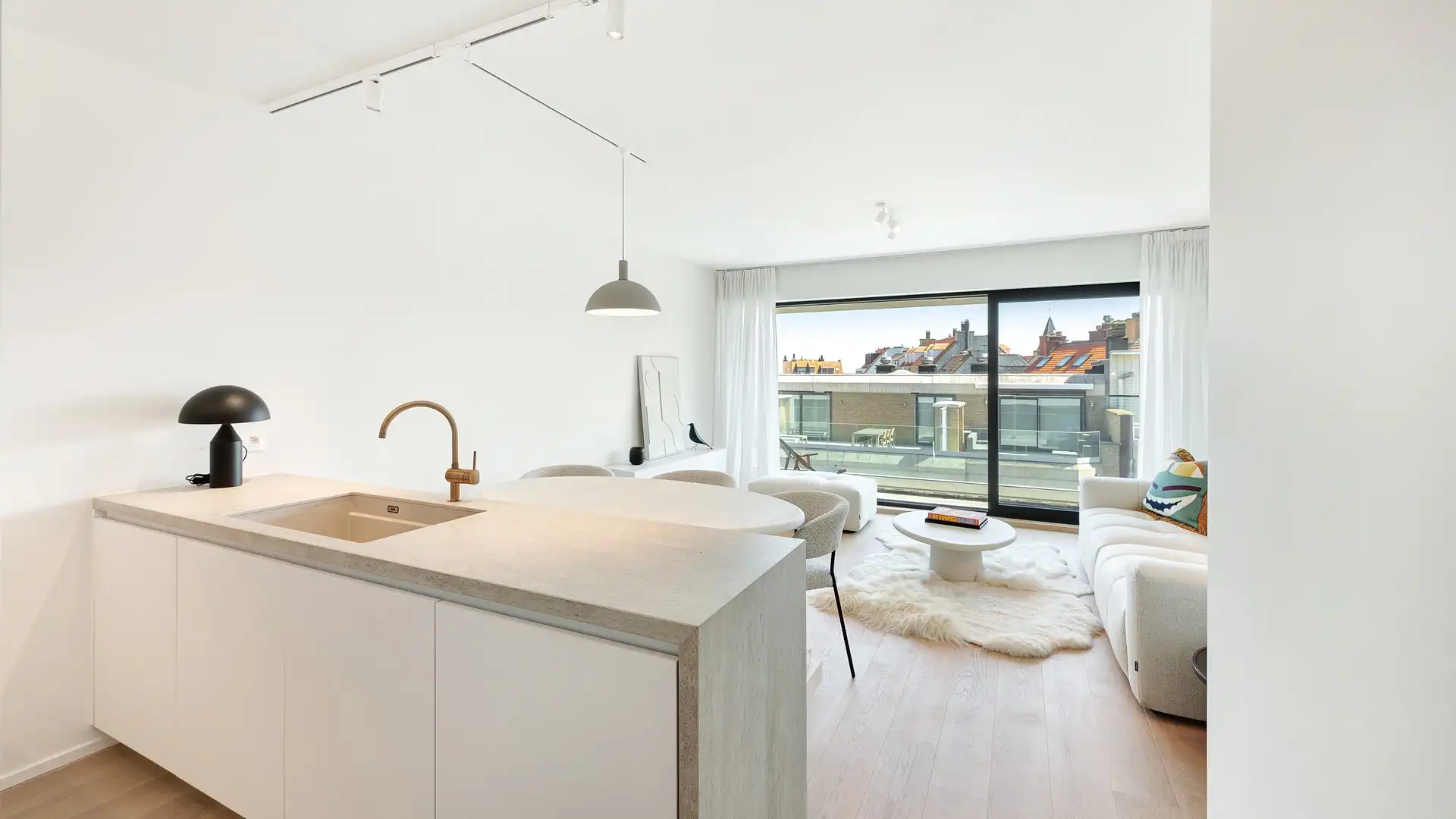 Volledig gerenoveerd appartement met zuidgericht terras heel centraal gelegen op de Kustlaan. foto 23