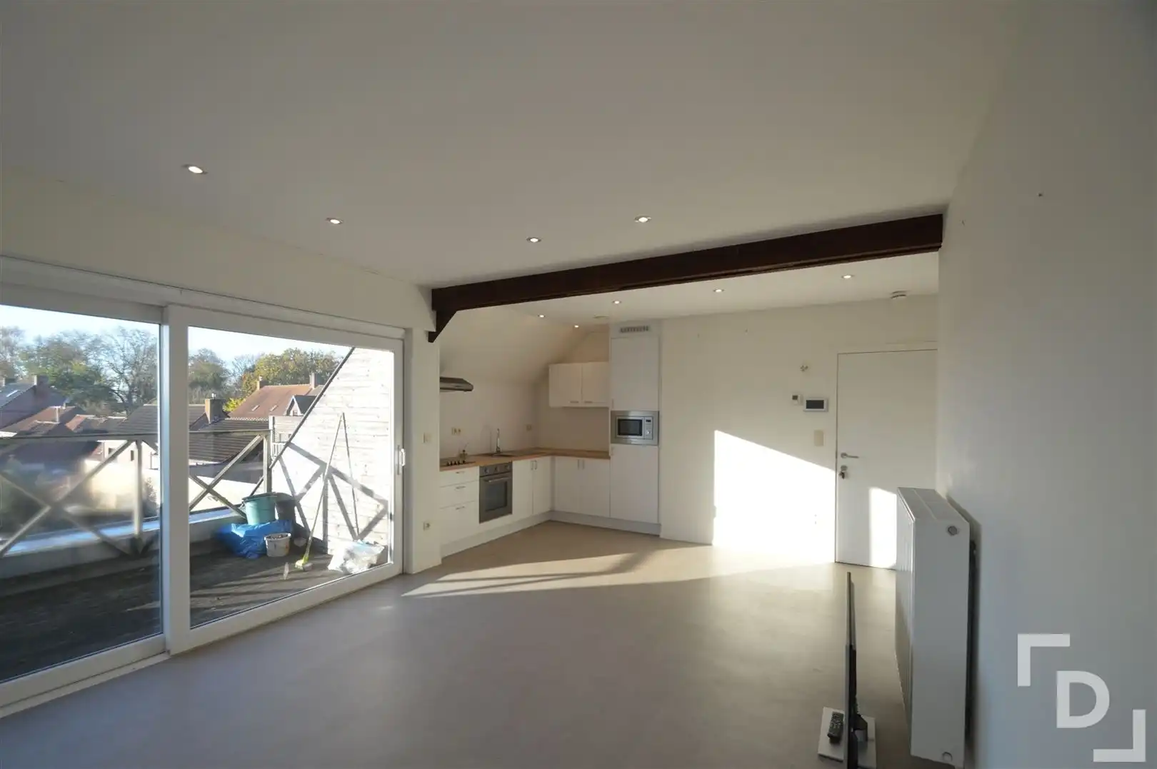 Dakappartement met zicht op het dorpsplein foto 2