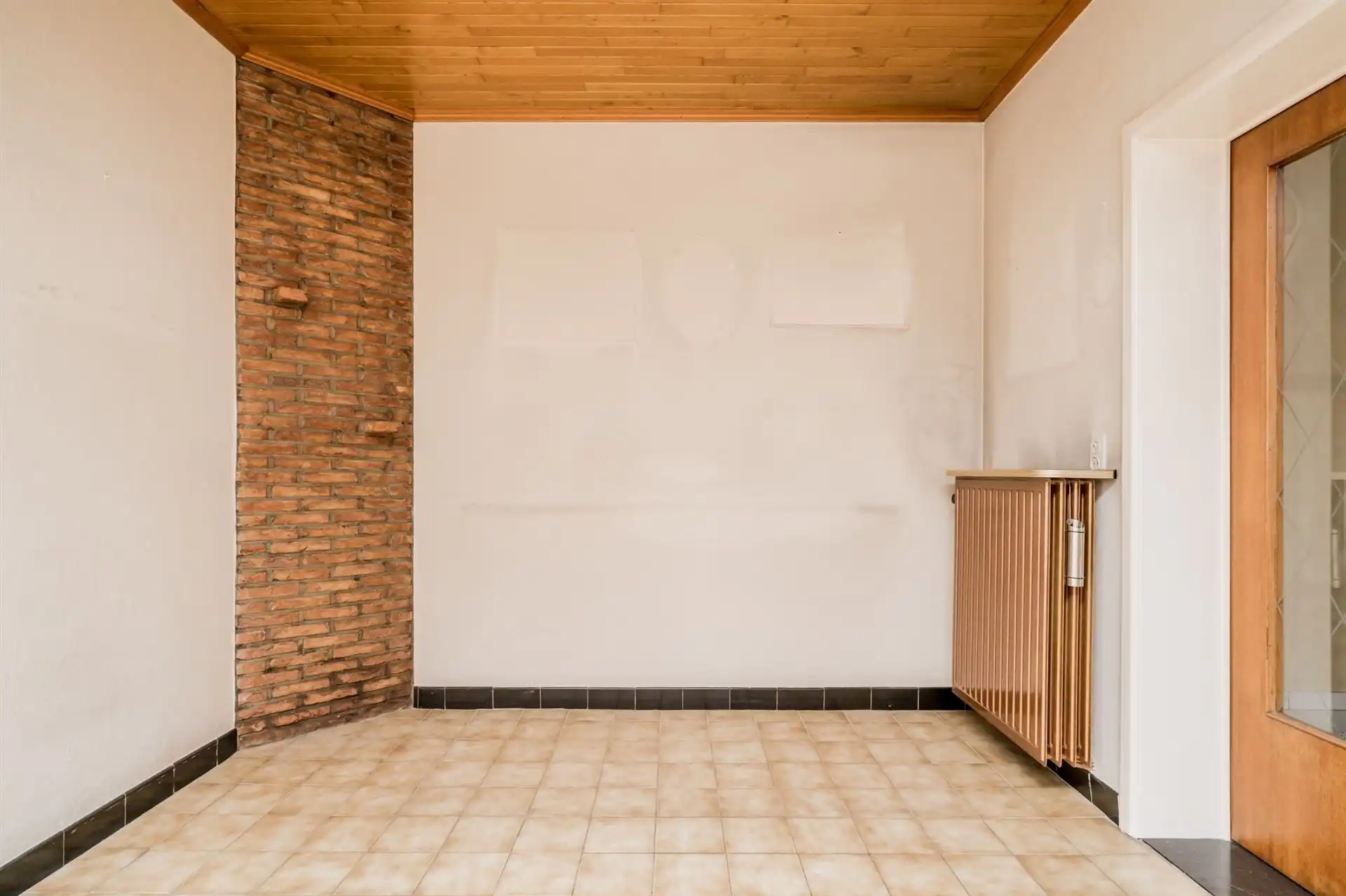 Te renoveren gezinswoning met veel opslagruimte! foto 10