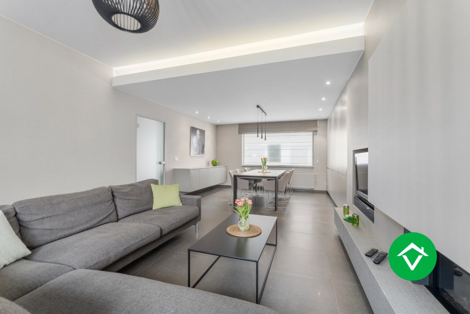 Instapklare topper met 4 slaapkamers en inpandige garage te koop in het centrum van Koekelare foto 3