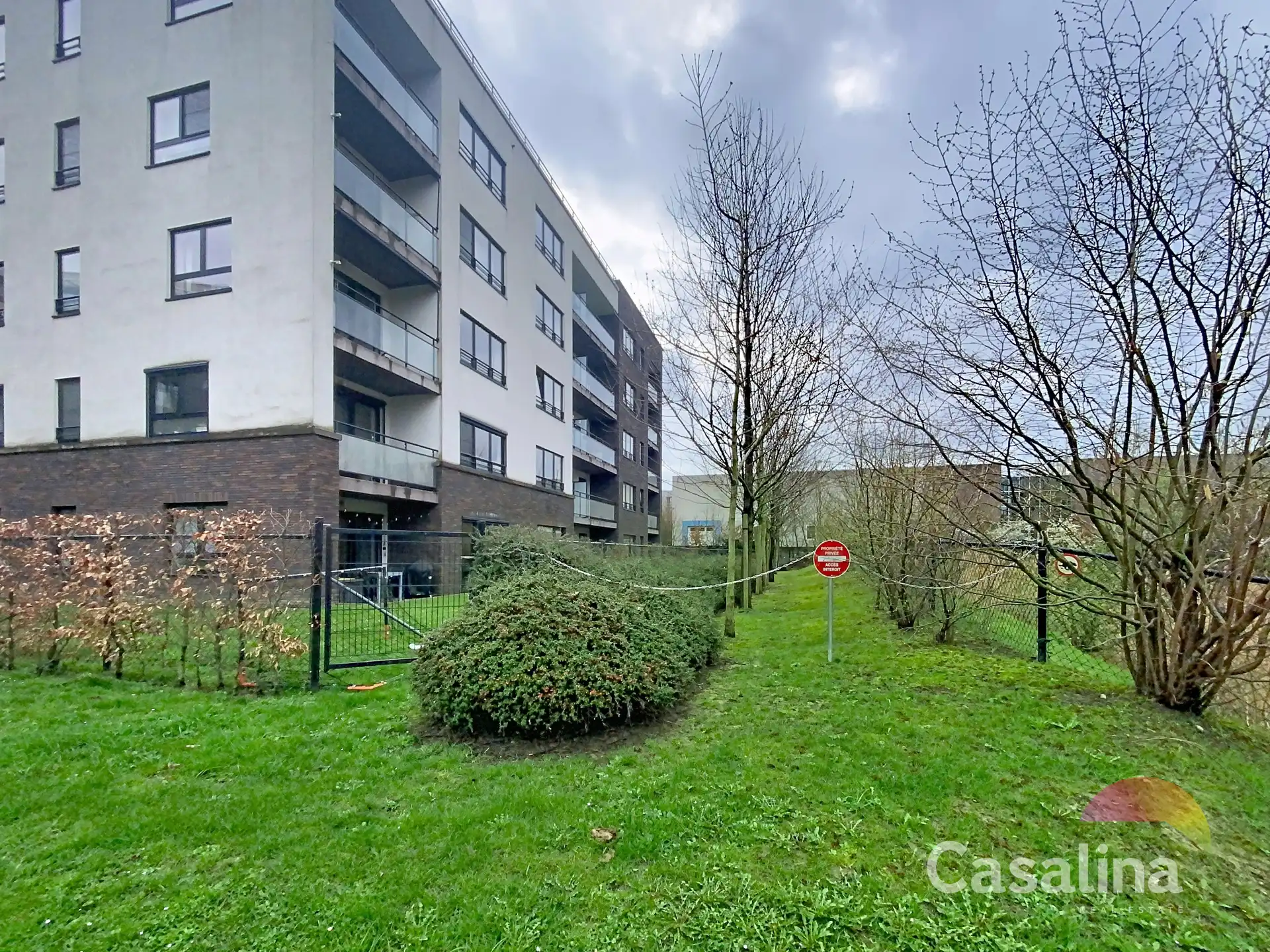 Prachtig 3-slaapkamerapp. met terras en parking (EPC: A-) foto {{pictureIndex}}