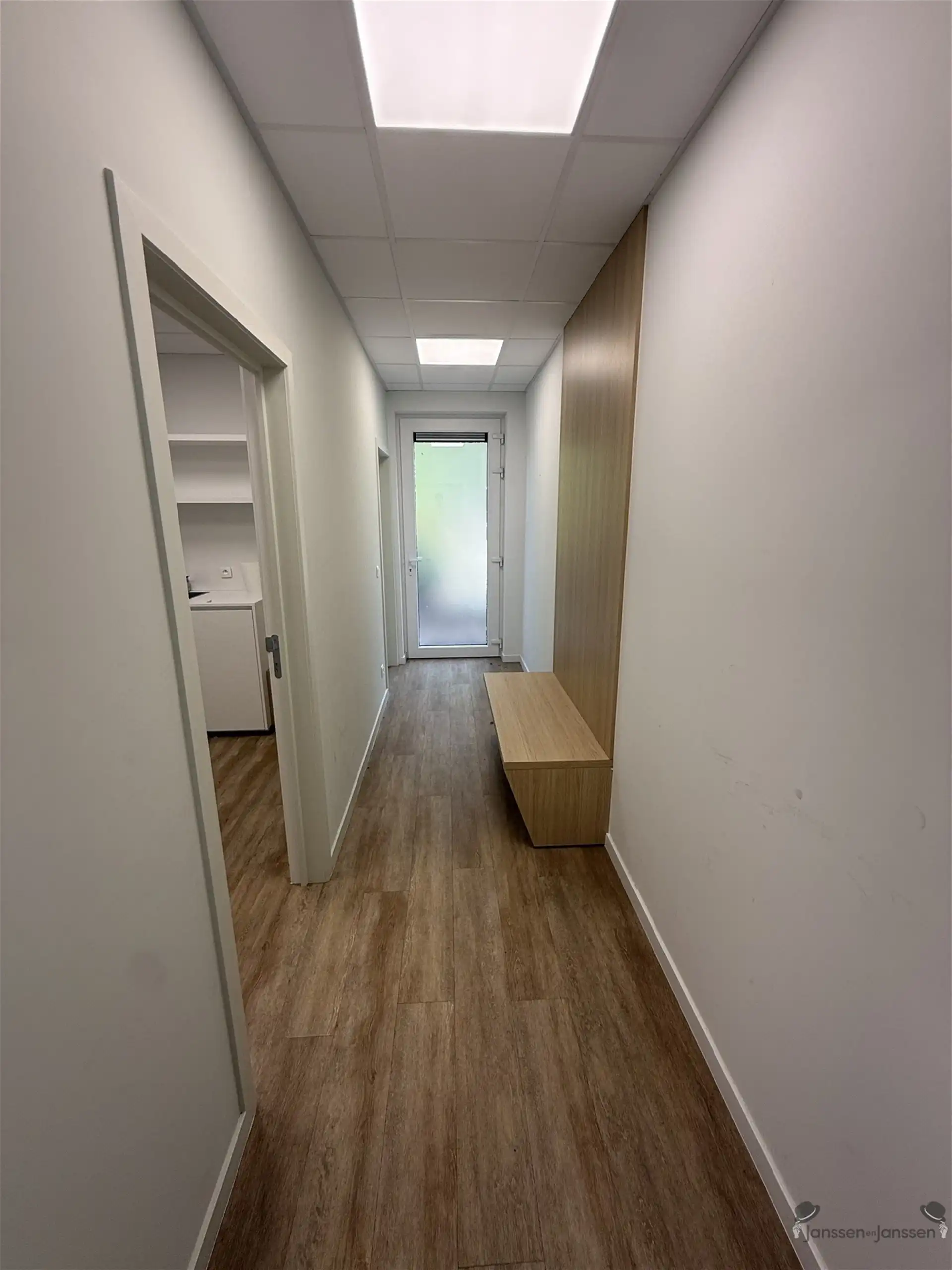 Instapklaar kabinet/kantoor met 4 praktijkruimten foto 12