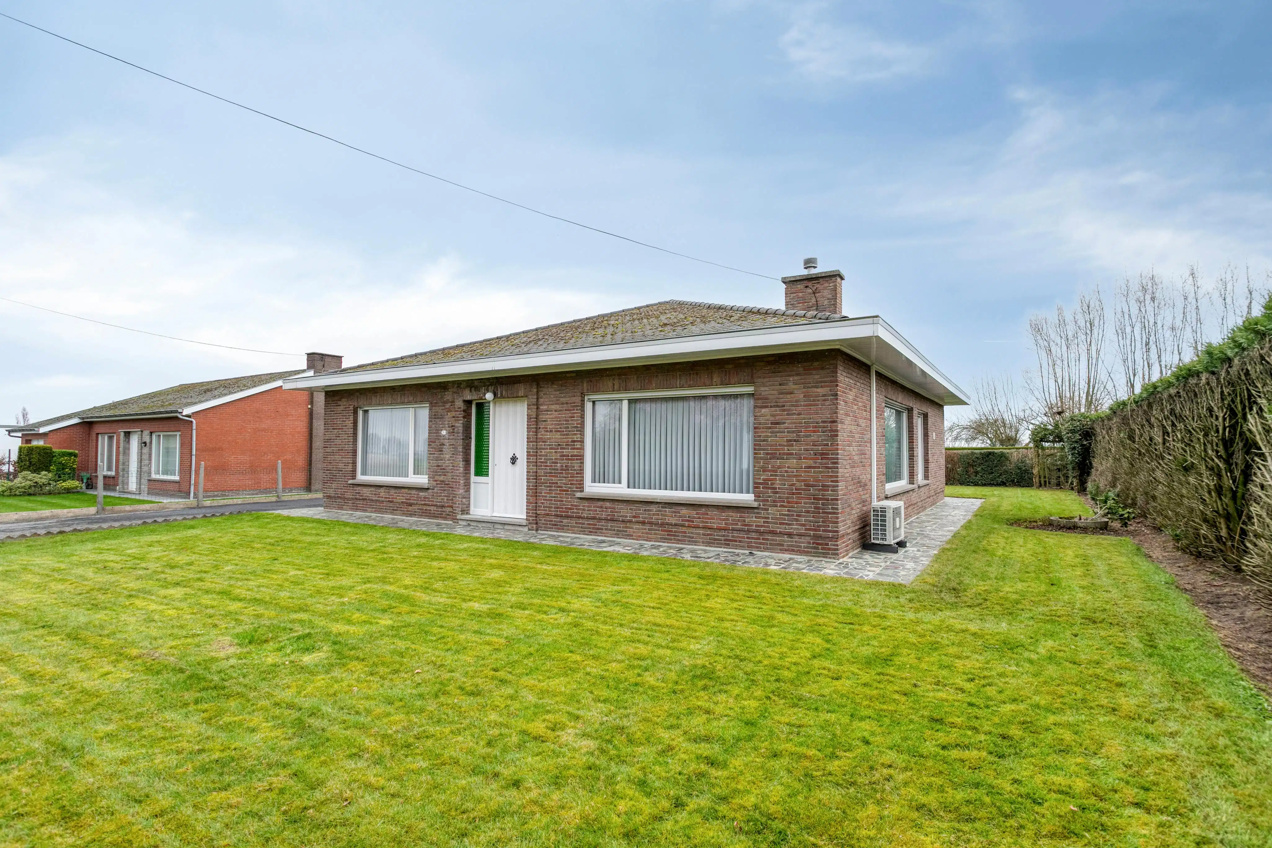 Hoofdfoto van de publicatie: Gelijkvloerse woning te koop in Vlamertinge op 873m²