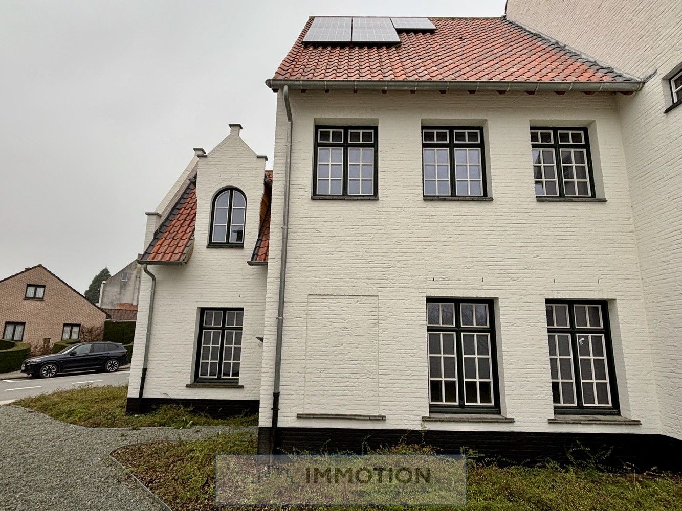 Magnifieke halfopen woning met 4 slaapkamers foto {{pictureIndex}}