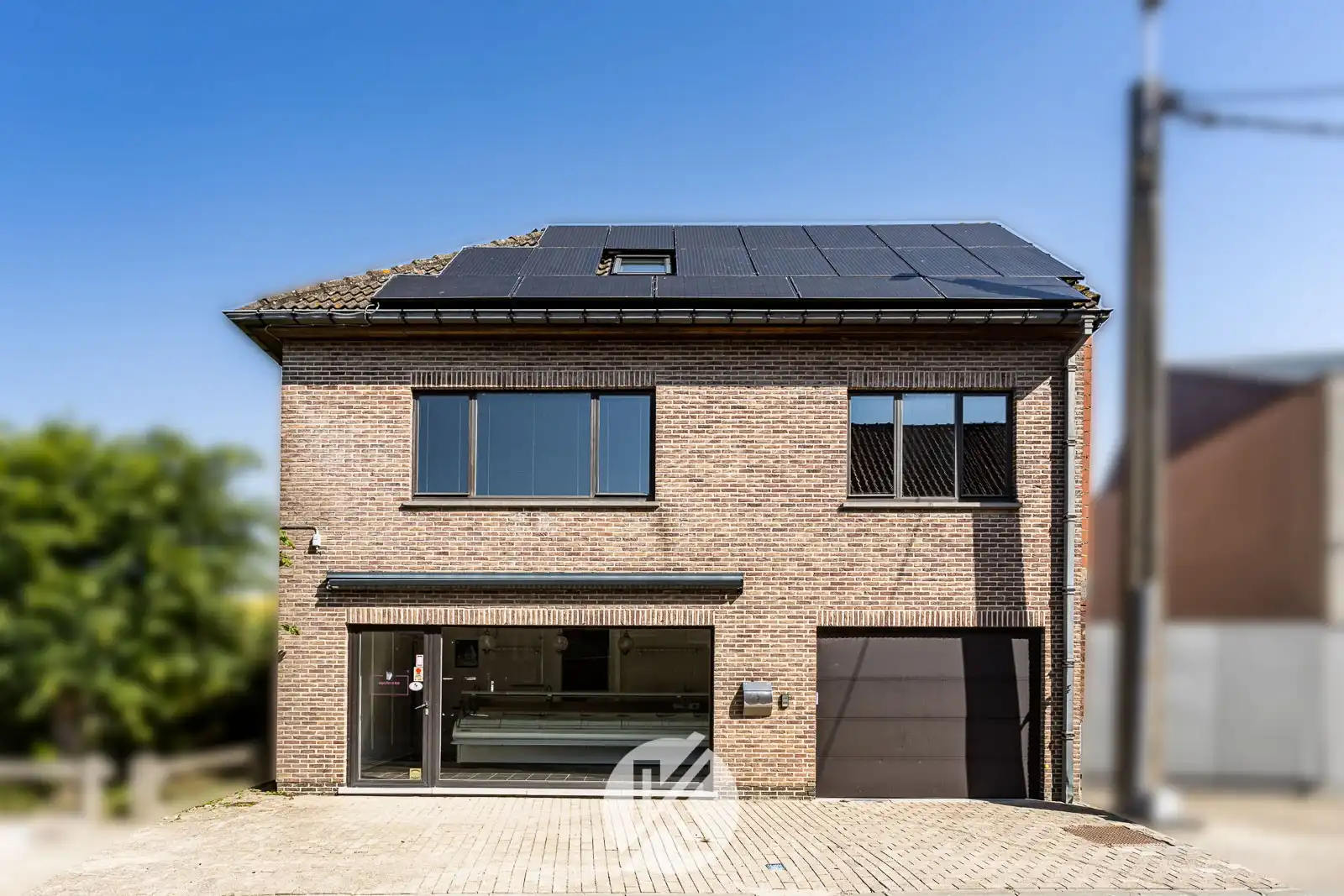 Veelzijdige eigendom met handelsruimte en bel-etagewoning foto 3