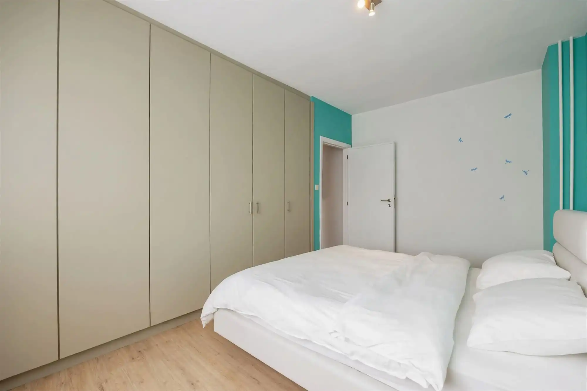 Halfopen bebouwing met 4 slpks, tuin, garage en EPC B! foto 16