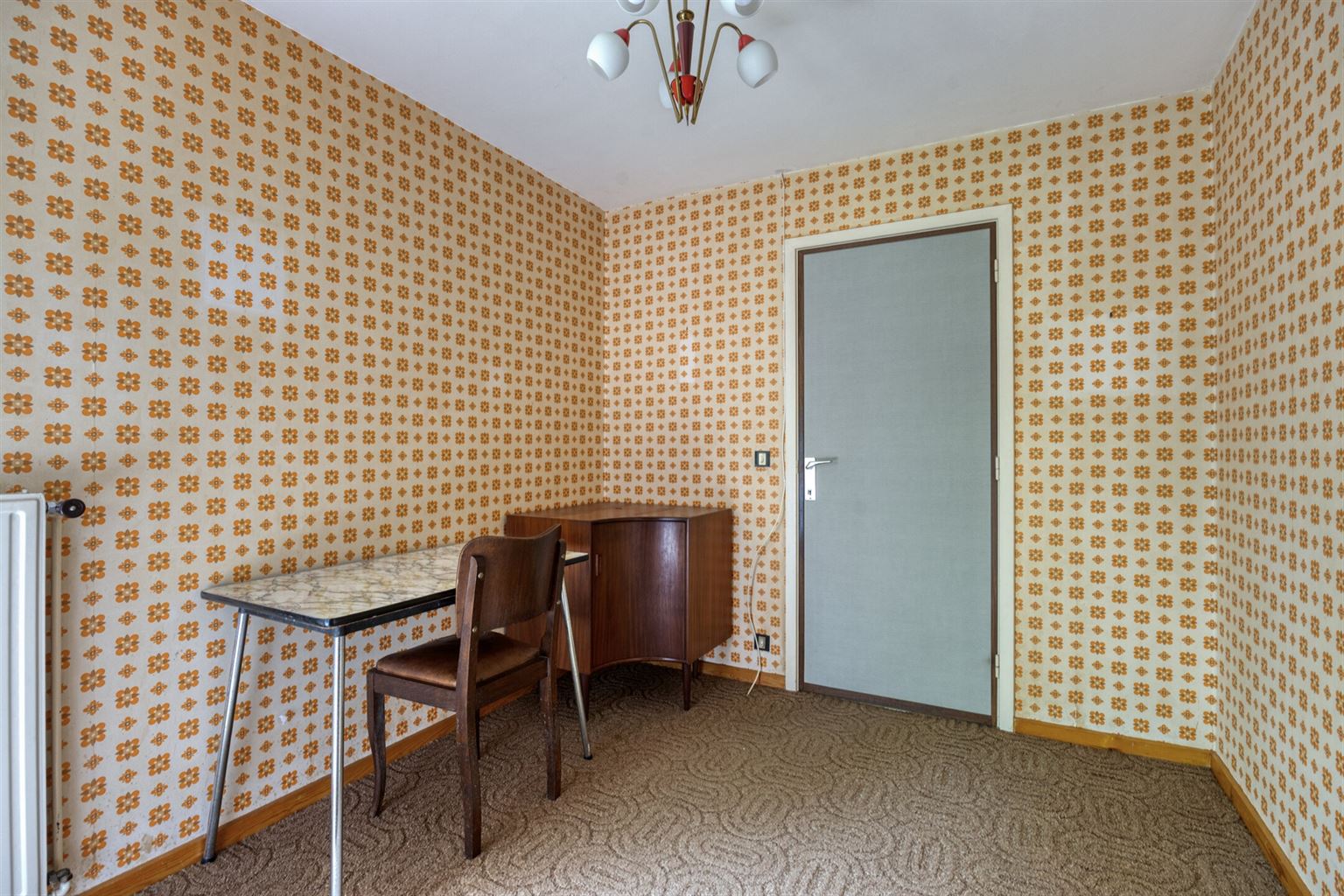 Vrijstaande woning in 70s stijl op een uniek perceel van 15a93ca met 5 slaapkamers, inpandige garage en riante tuin, gelegen op een rustige toplocatie nabij het centrum van Maaseik. foto 17