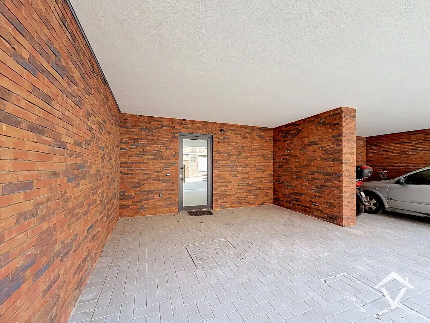 Centraal gelegen nieuwbouwwoning met 3 slaapkamers, tuin en overdekte autostaanplaats foto 4