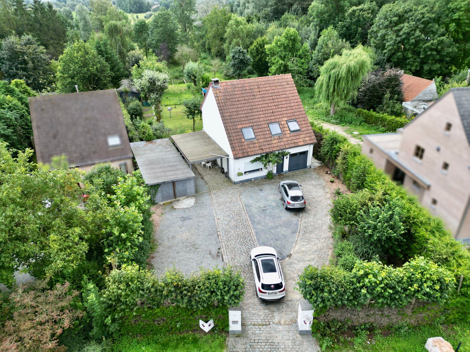 Charmante Alleenstaande Woning met 3 SLPK, garage én tuin! foto 1