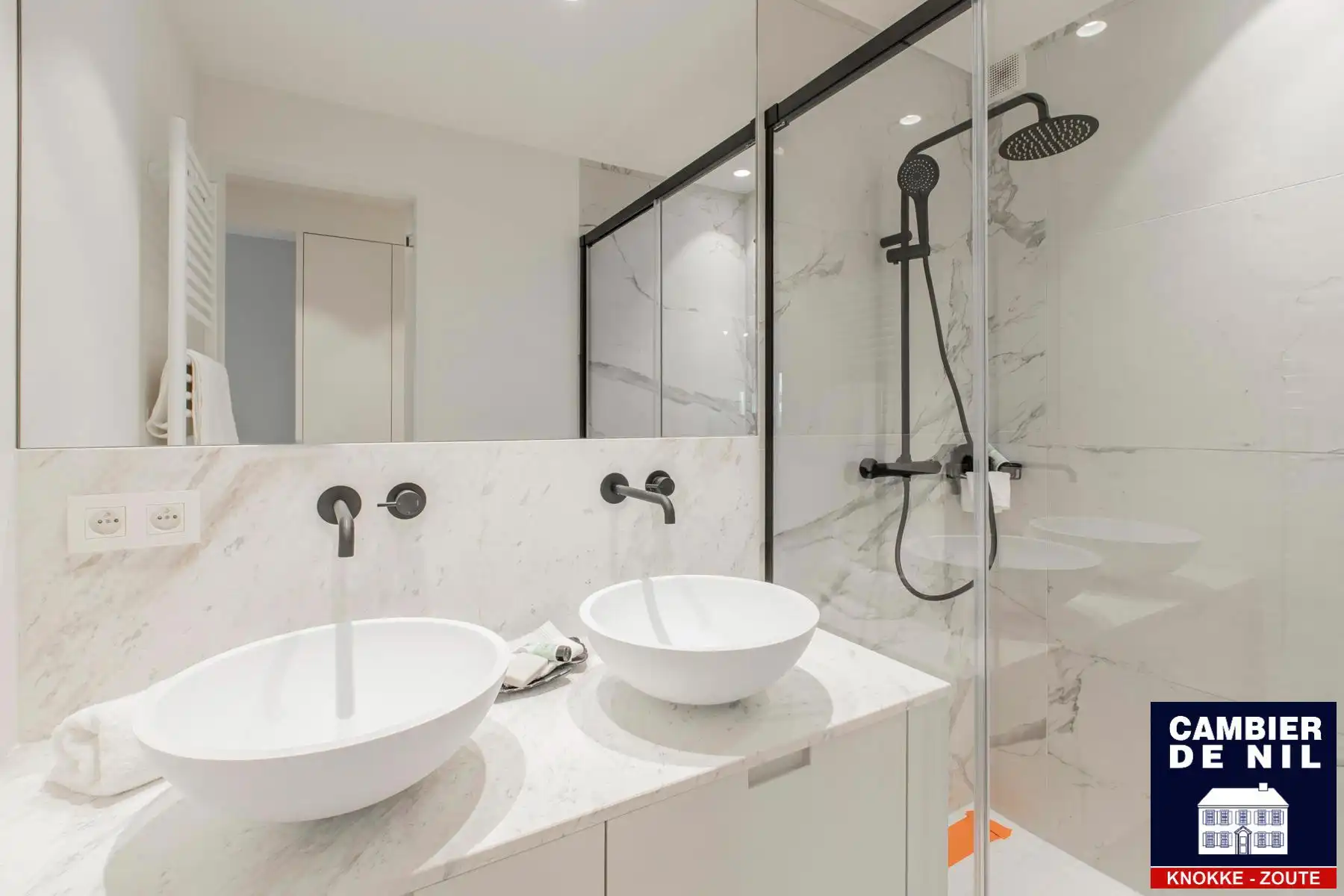 Gerenoveerd en centraal gelegen hoekappartement  foto 10