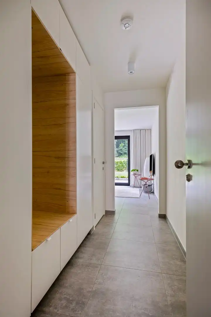Ruim appartement met 2 slaapkamers en tuin + autostaanplaats vlakbij autostrade - EPC 68 kWh/m²  foto 3