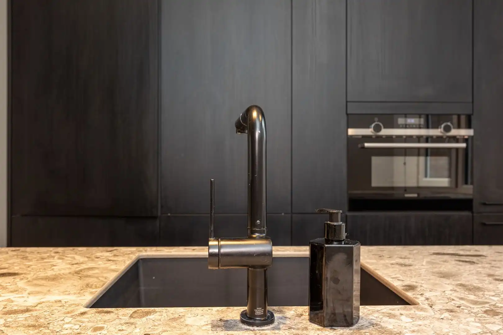 Wegdromen in een Art-deco appartement foto 8