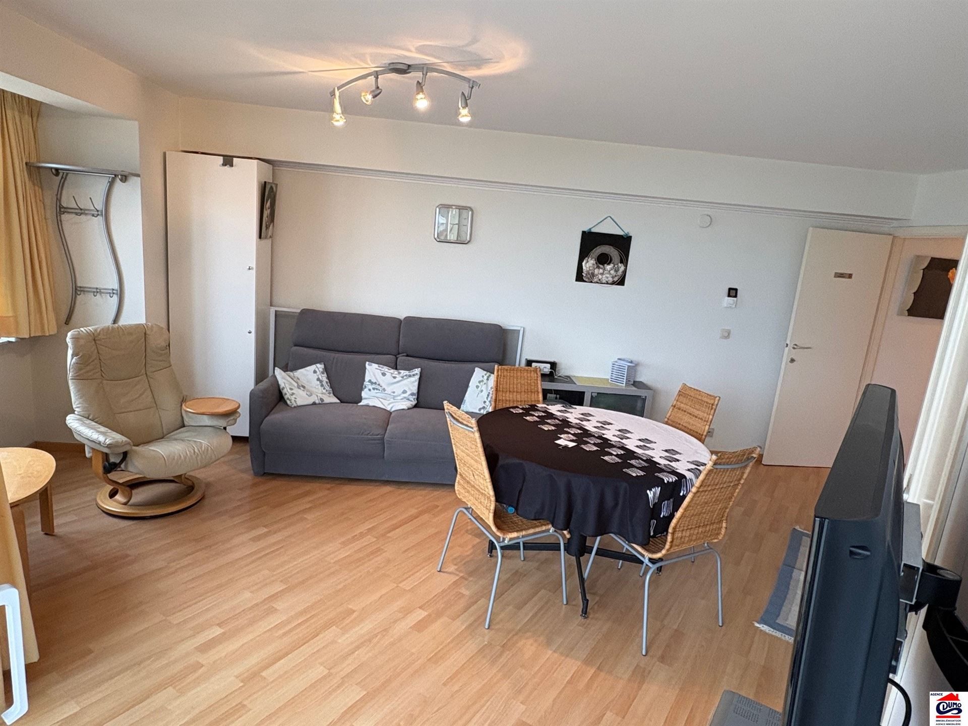 Gemeubeld appartement met 1 slaapkamer op de Zeedijk foto 10