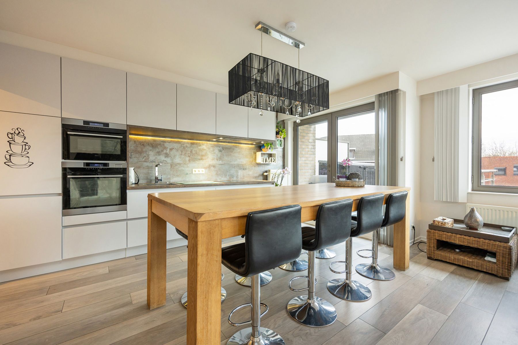 Gerenoveerd appartement op de 1ste verdieping met 3 slaapkamers in het centrum van Merksplas. foto 5