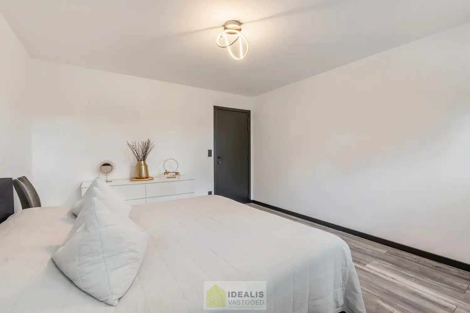 EEN BIJZONDER RIANTE WONING VAN MAAR LIEFST 302M² WOONOPPERVLAKTE OP EEN KNAP PERCEEL VAN 5A 90CA. foto 36