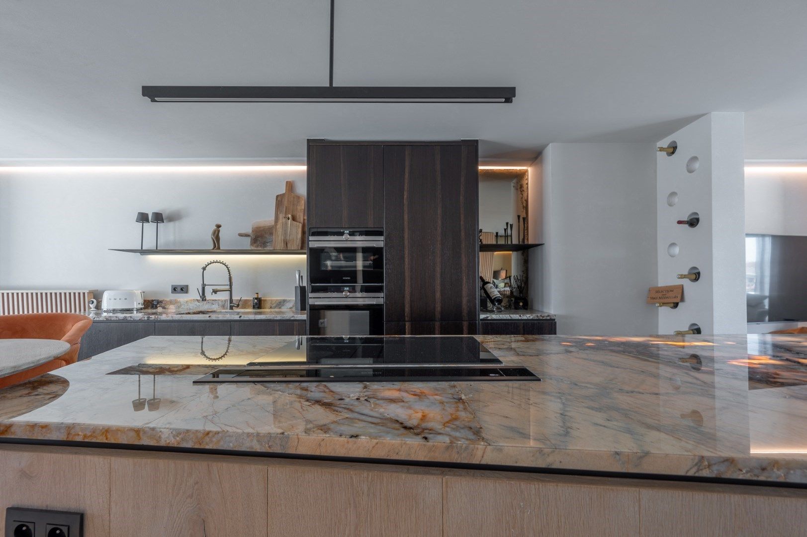 Luxueus gerenoveerd duplex dakappartement met mooie zonneterrassen gelegen in het centrum van Knokke. foto 12