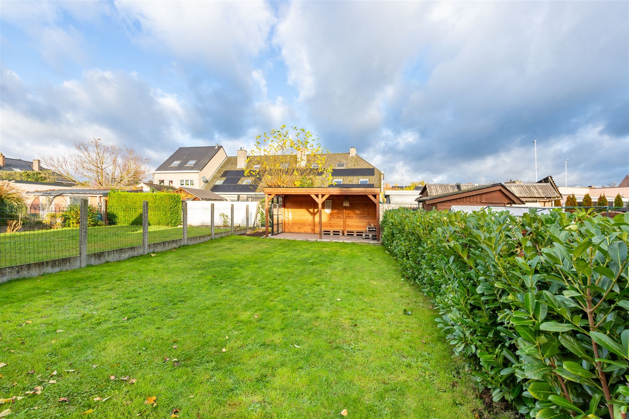 Totaal gerenoveerde woning met 3 slaapkamers, tuin en garage. foto 21