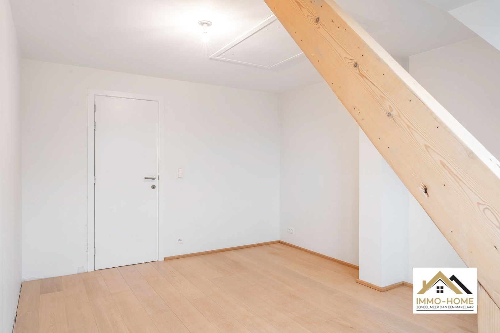 PRAKTIJKRUIMTE/HANDELSRUIMTE MET DUPLEX APPARTEMENT TE ZELE foto 23