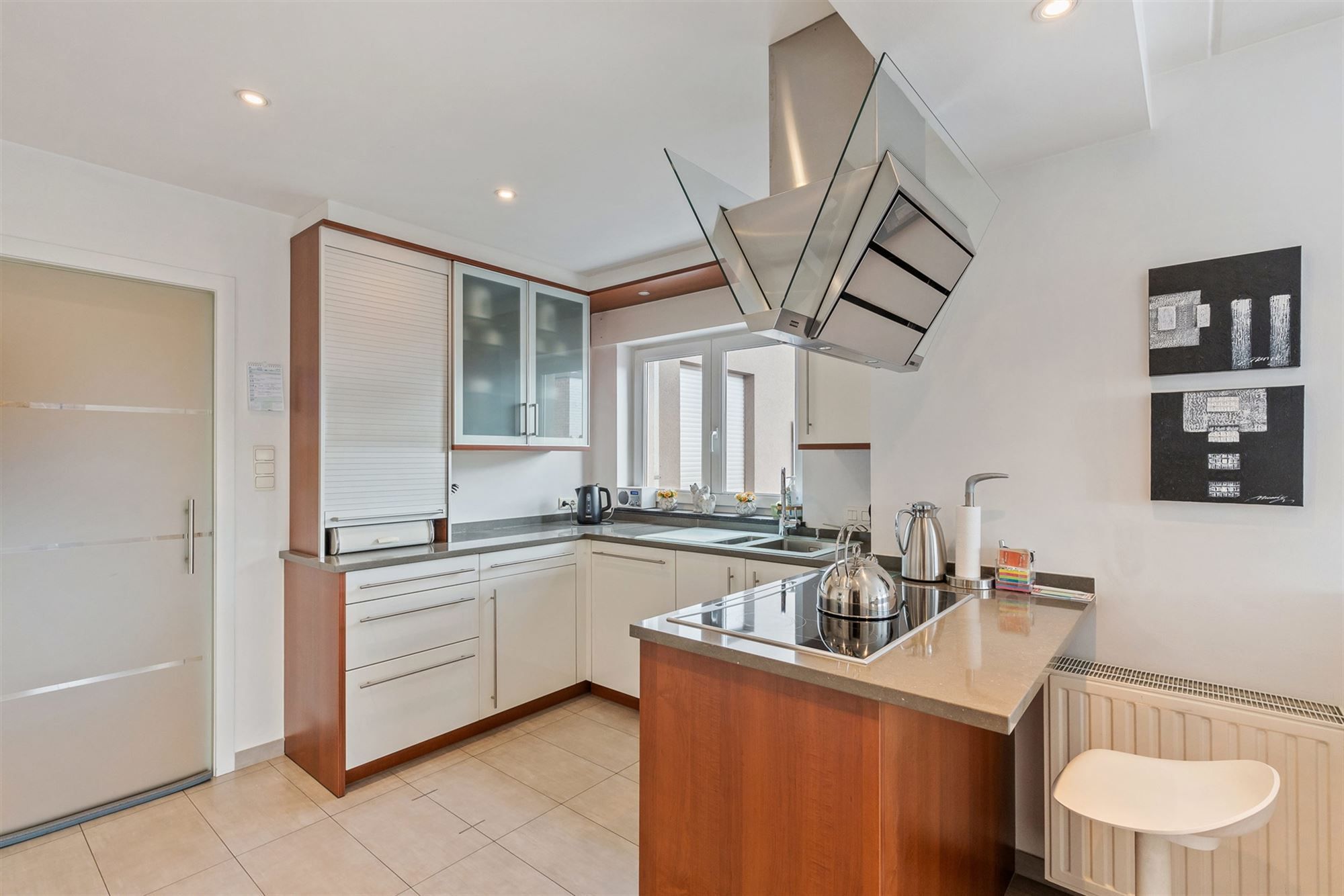 PERFECT ONDERHOUDEN GELIJKVLOERS APPARTEMENT MET 2 SLAAPKAMERS EN RUIME TUIN MET CARPORT EN BERGING TE HEUSDEN foto 12