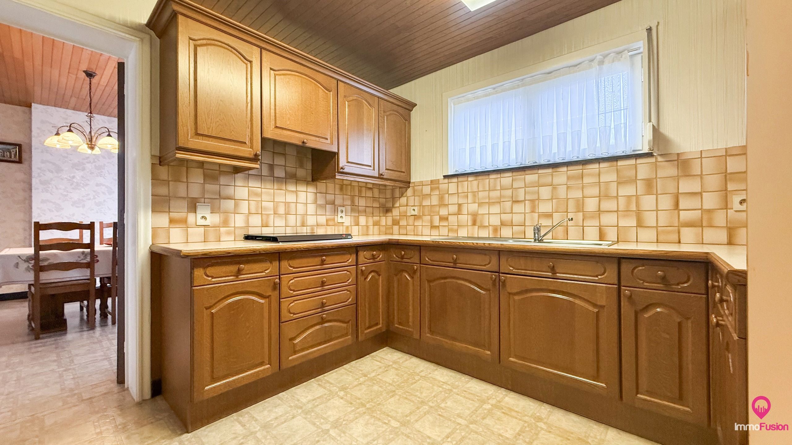 Ruime woning met 3 slaapkamers en zeer breed perceel! foto 11