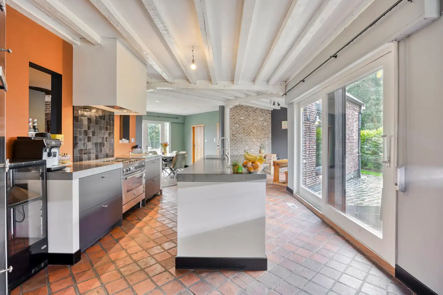 Ruime laagbouwwoning op 1806m² met omheinde tuin foto 5