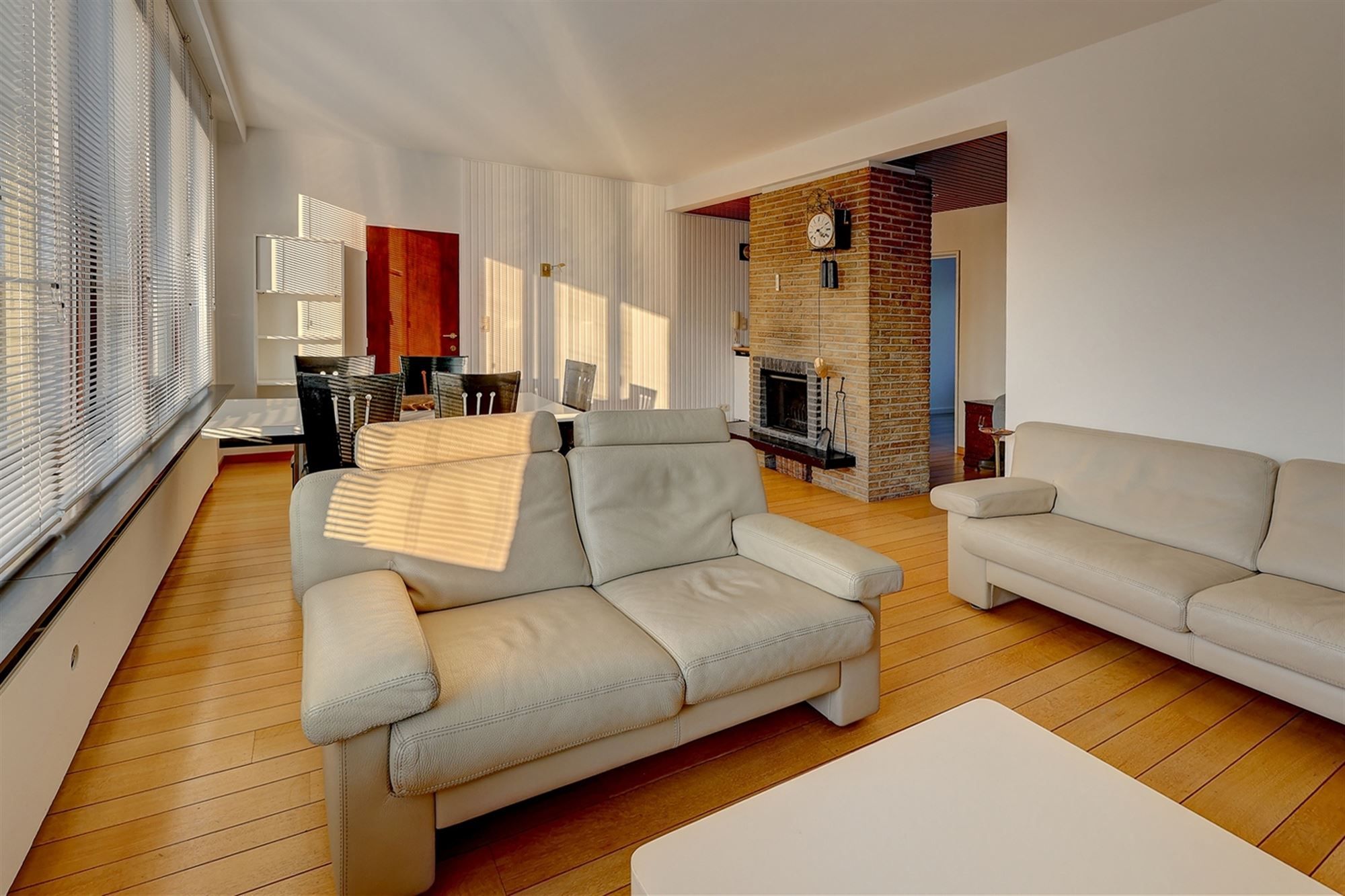 Gerenoveerd 2 slpk appartement met een rustig terras op Linkeroever! foto 3