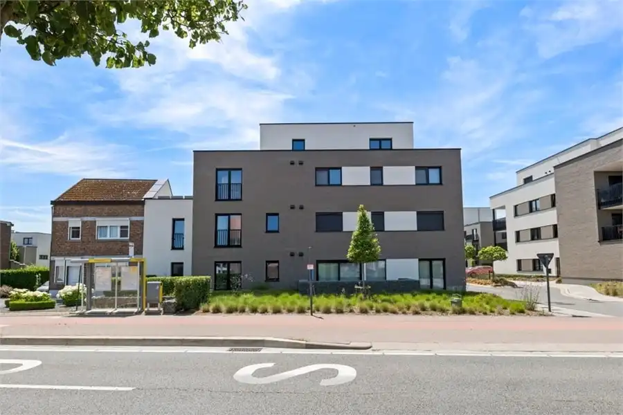 CENTRAAL GELEGEN APPARTEMENT MET RUIM TERRAS EN GARAGEBOX IN SINT-TRUIDEN foto 2