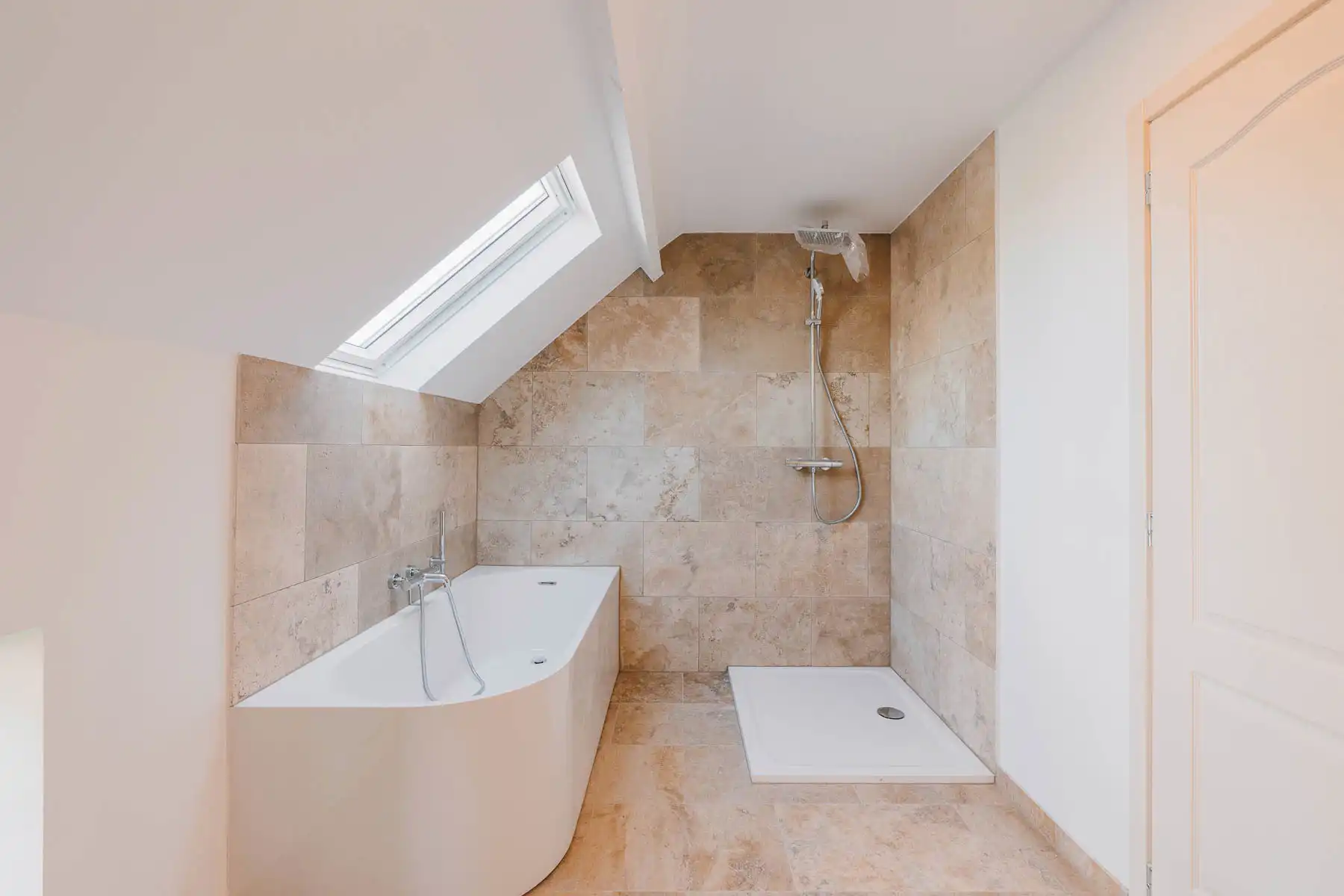 Prachtige, kwalitatief gerenoveerde villa op toplocatie foto 20