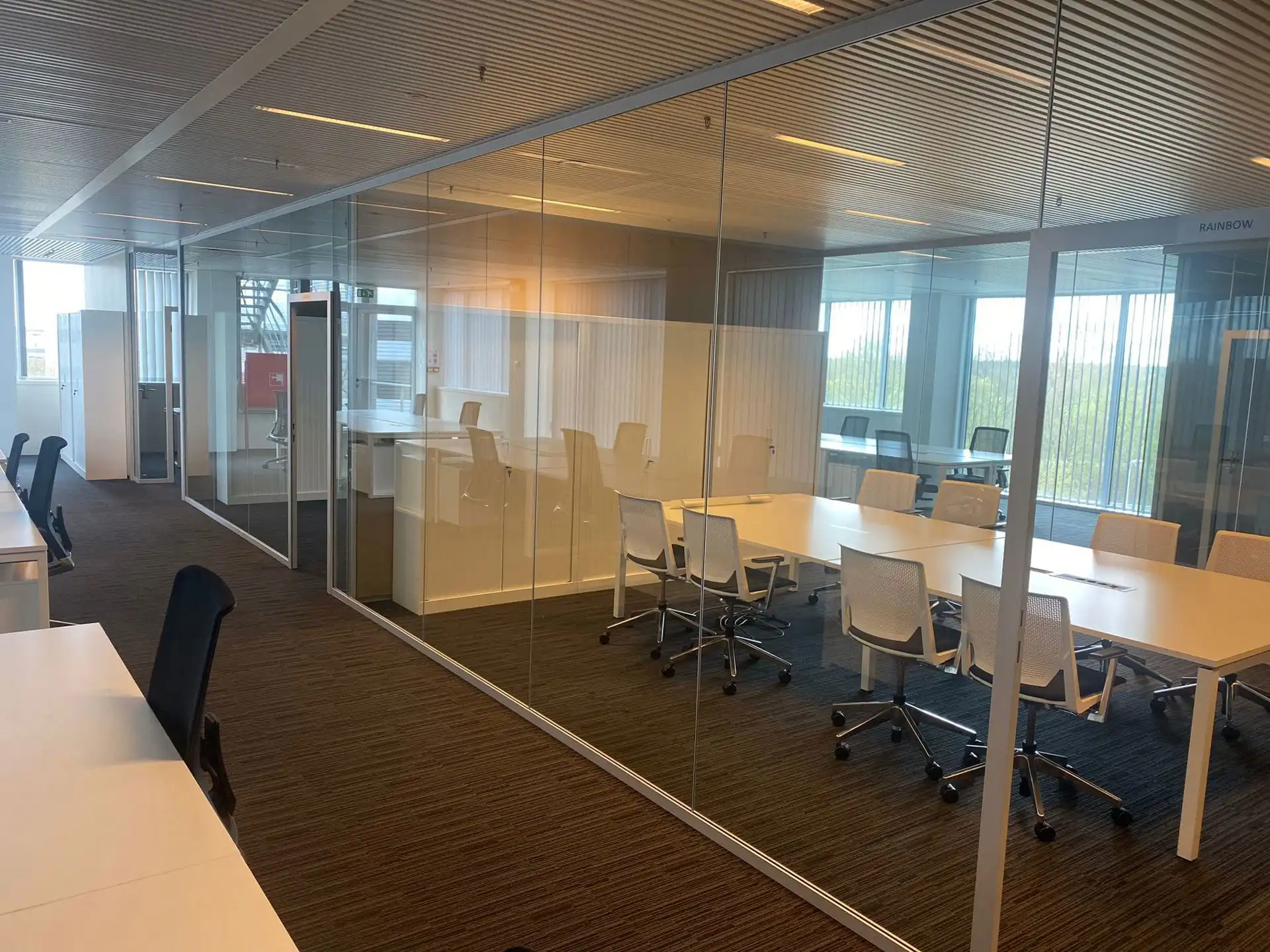 Ruim en Licht Kantoor met Uitzicht op de E313 foto 4