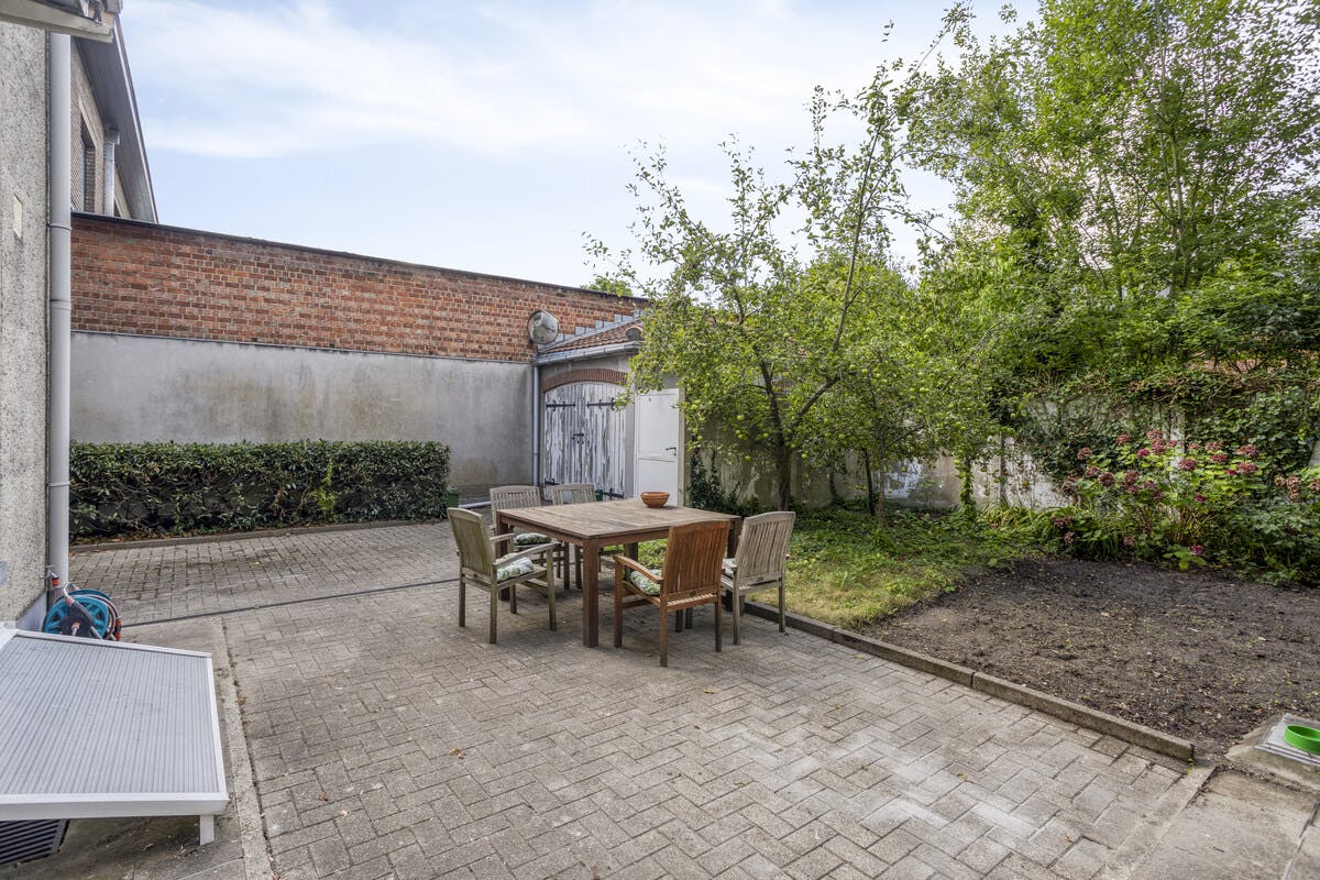 Mooie herenwoning in Schellebelle te koop met tuin en garage foto 17