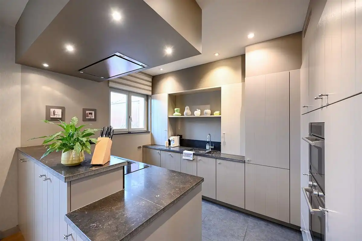 Mooie en gerenoveerde woning in populaire straat te Borgerhout foto 6