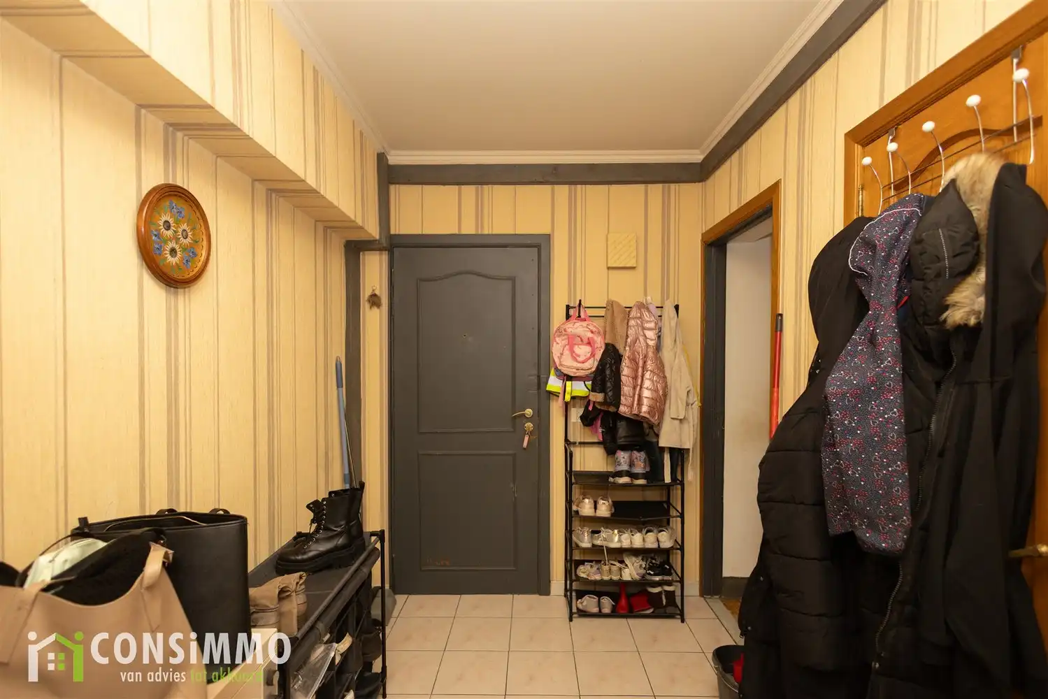 op te knappen appartement met 3 slaapkamers en overdekt terras in Genk foto 8