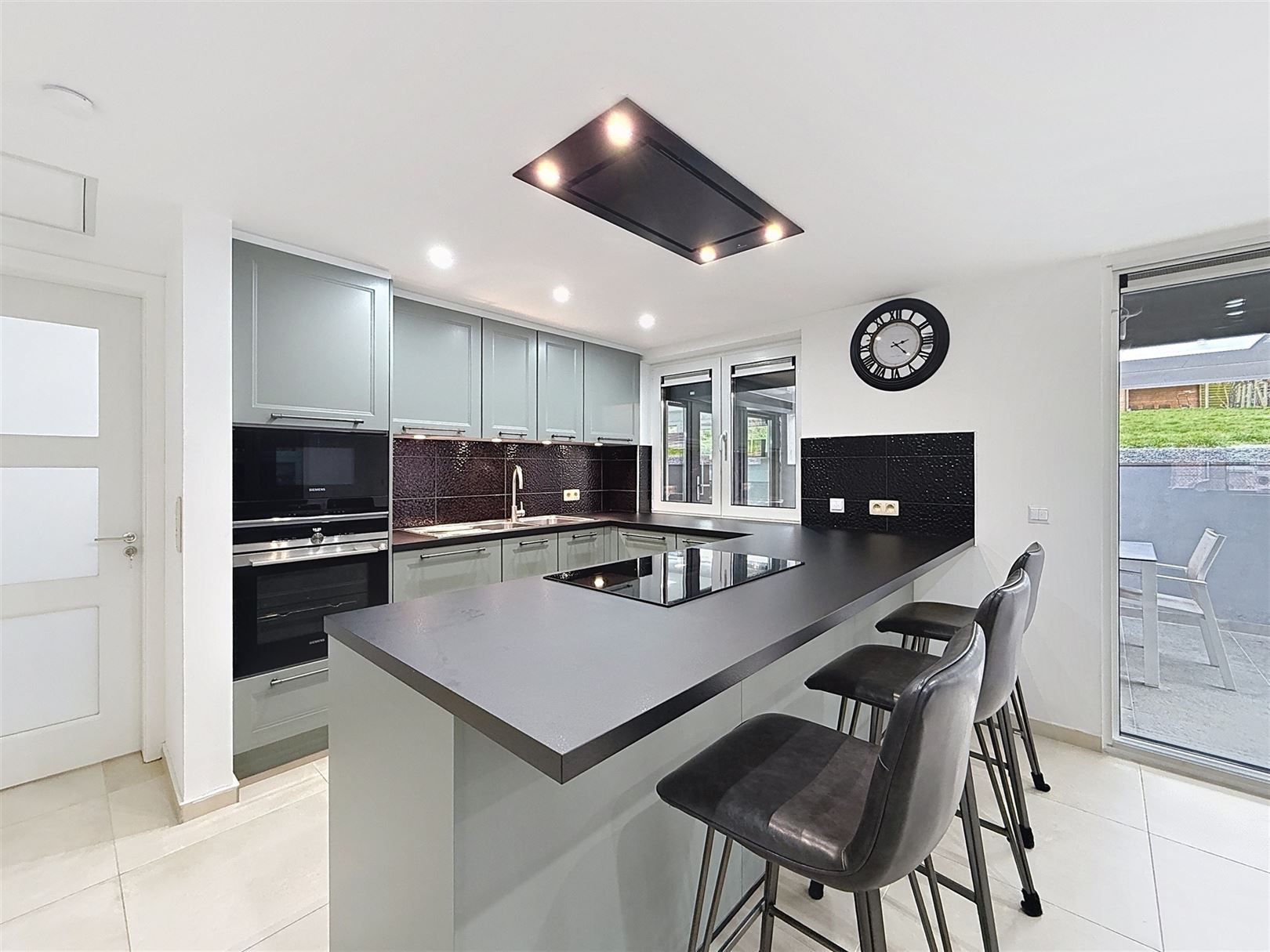 Ruime gerenoveerde woning, 5 slpks, 2 bdks, tuin, 11a 11ca  foto 9