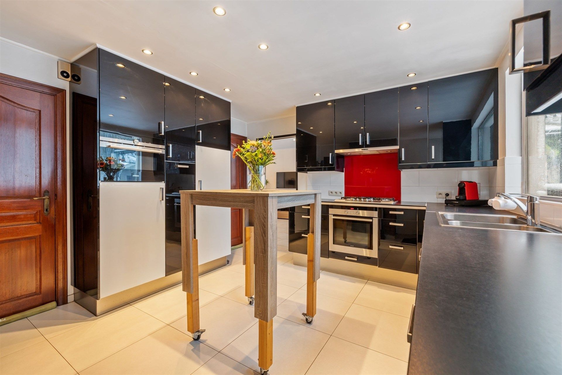 Instapklare gezinswoning met 3 slaapkamers en garage foto 7