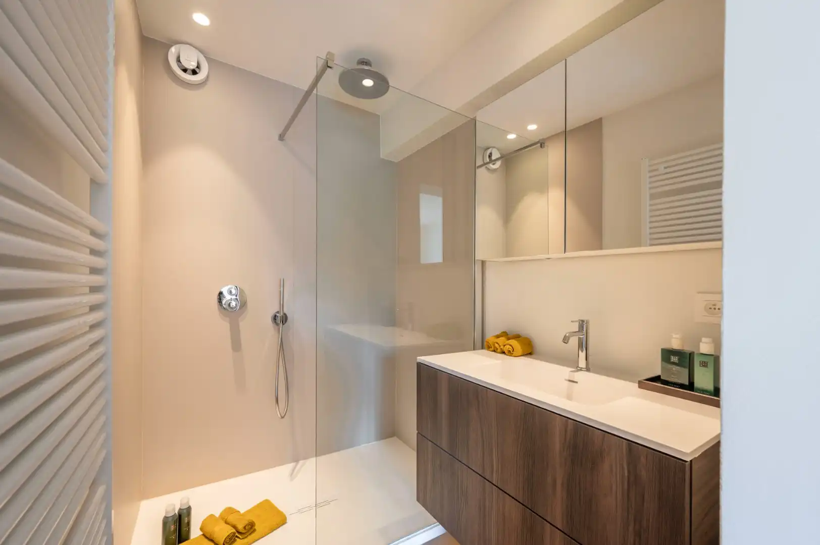 Exclusief appartement op de Zeedijk met adembenemend frontaal zeezicht foto 14