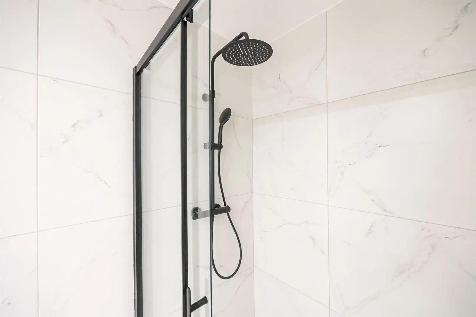 Instapklare HOB, pas gerenoveerd! foto 11