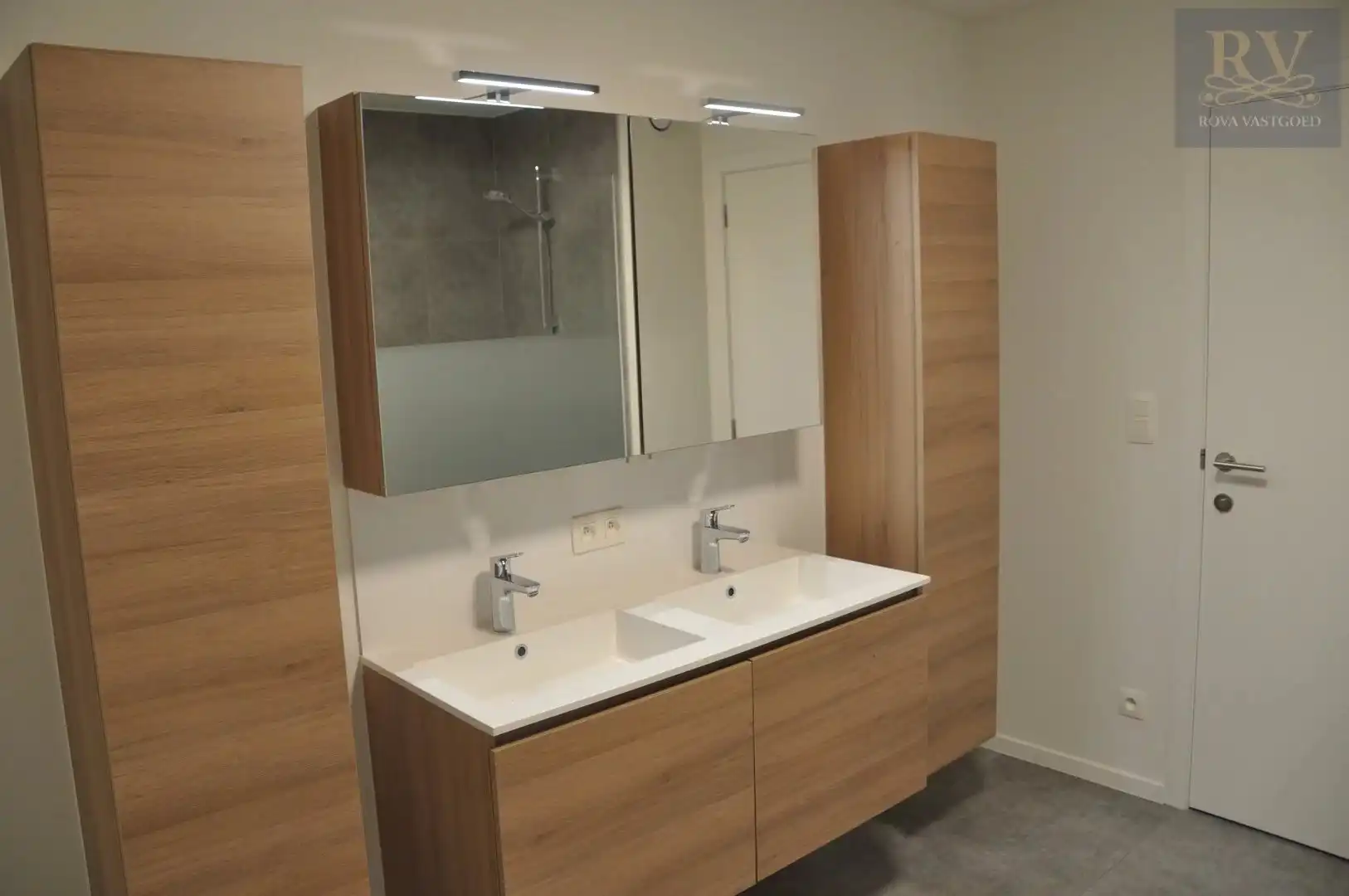 PRACHTIG EN RUIM APPARTEMENT MET 2 SLPK  IN HET CENTRUM VAN BILZEN foto 13